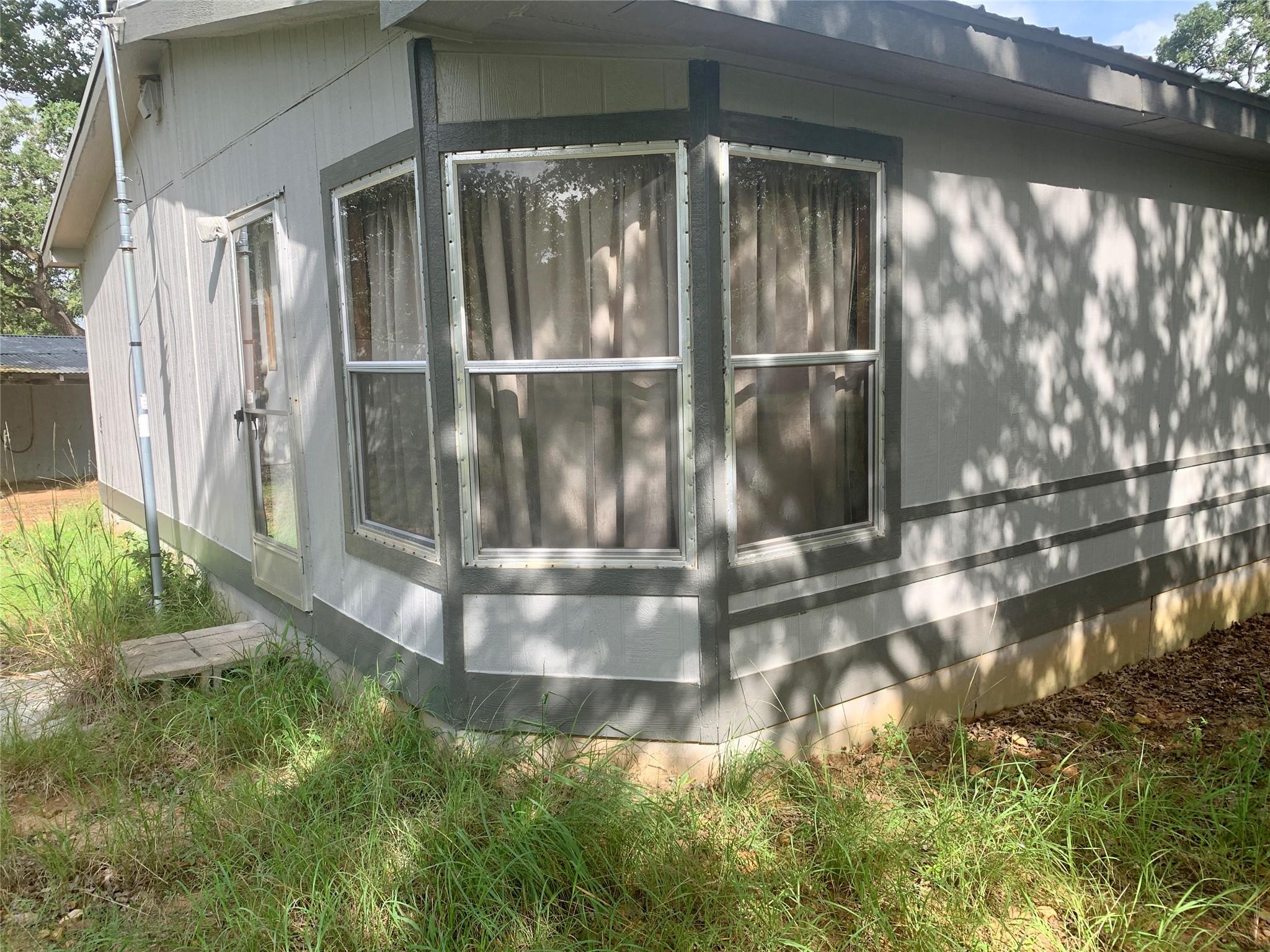 910 Antioch Rd, Paige, TX 78659