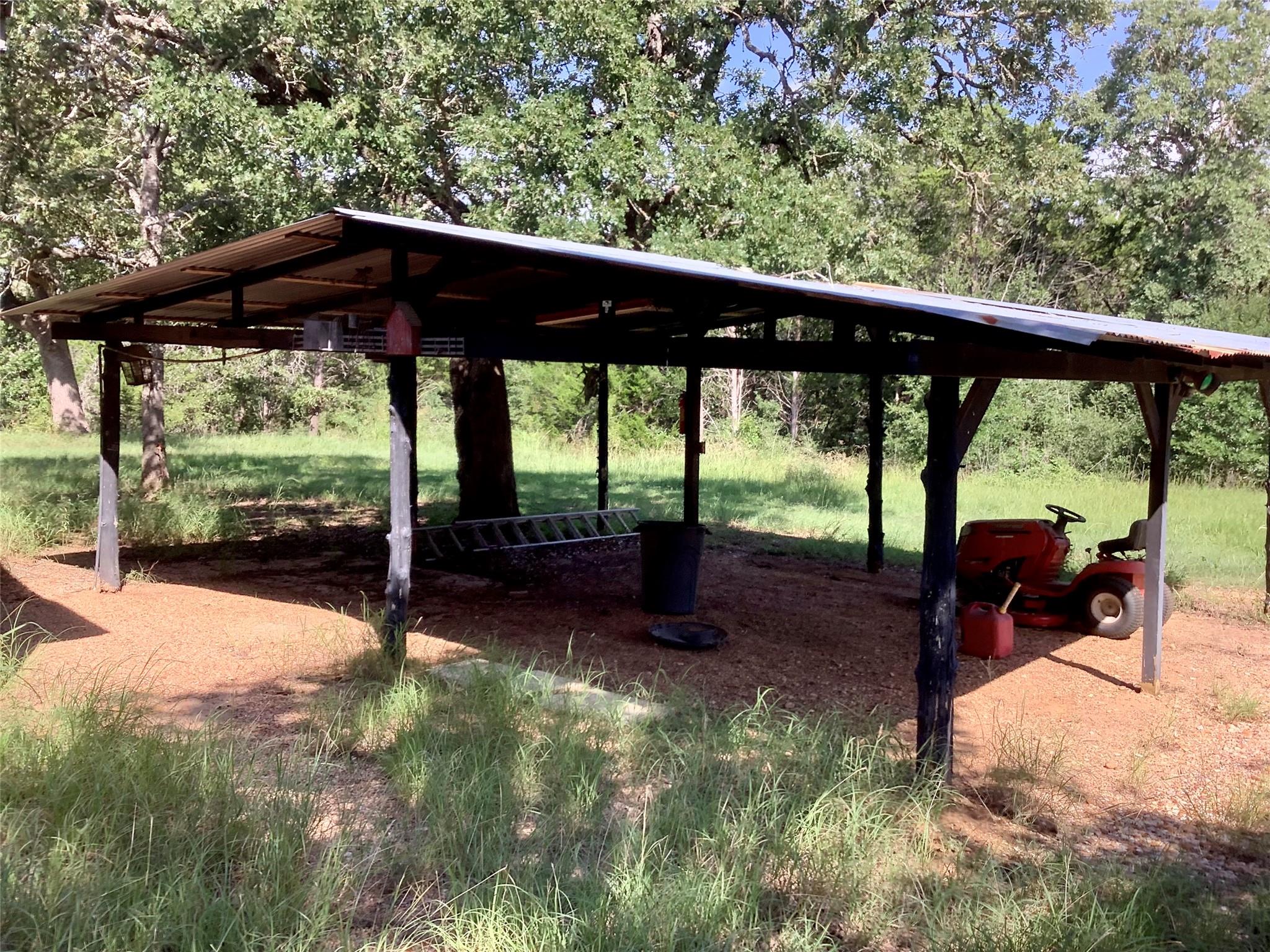 910 Antioch Rd, Paige, TX 78659