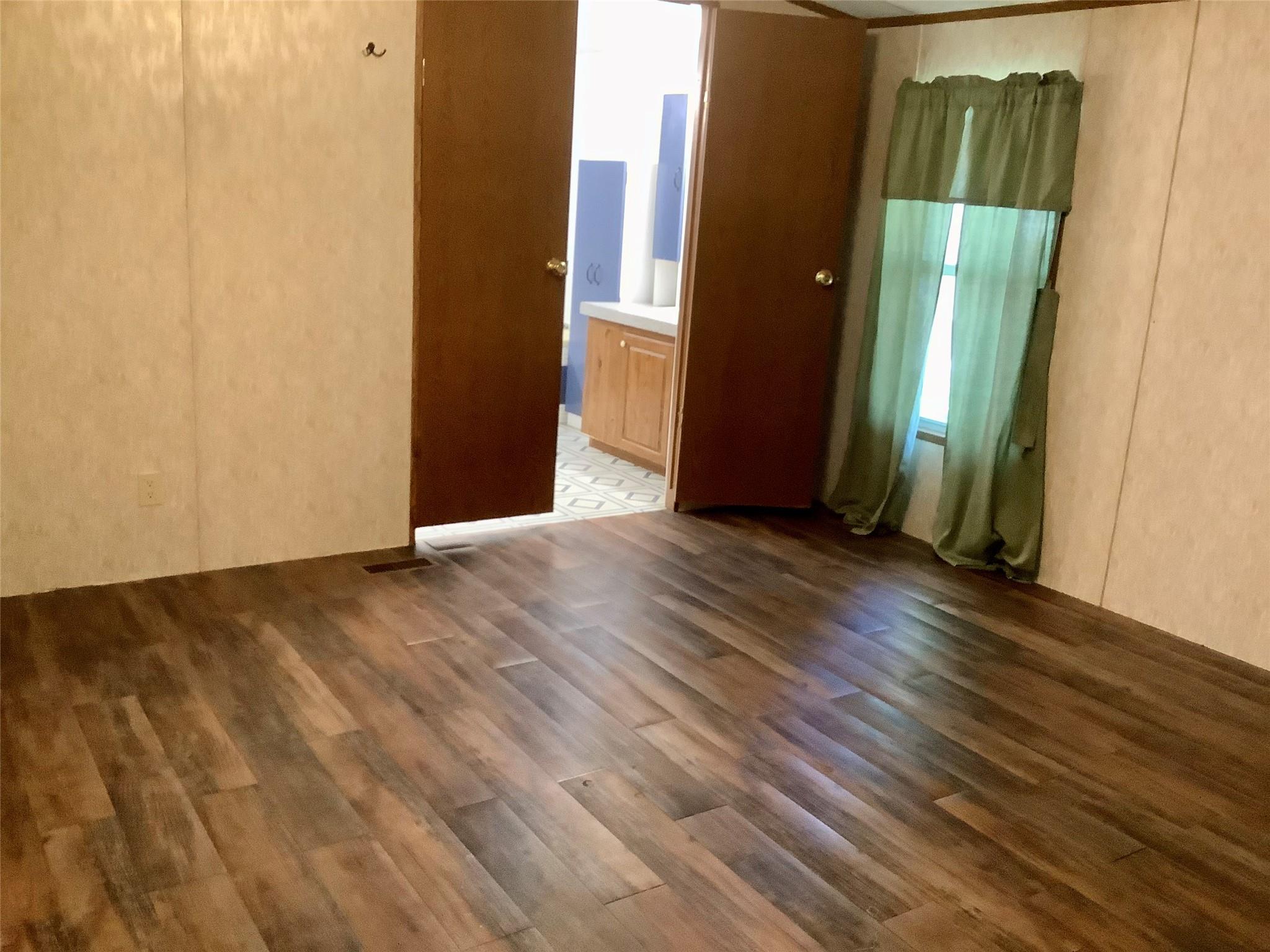 910 Antioch Rd, Paige, TX 78659