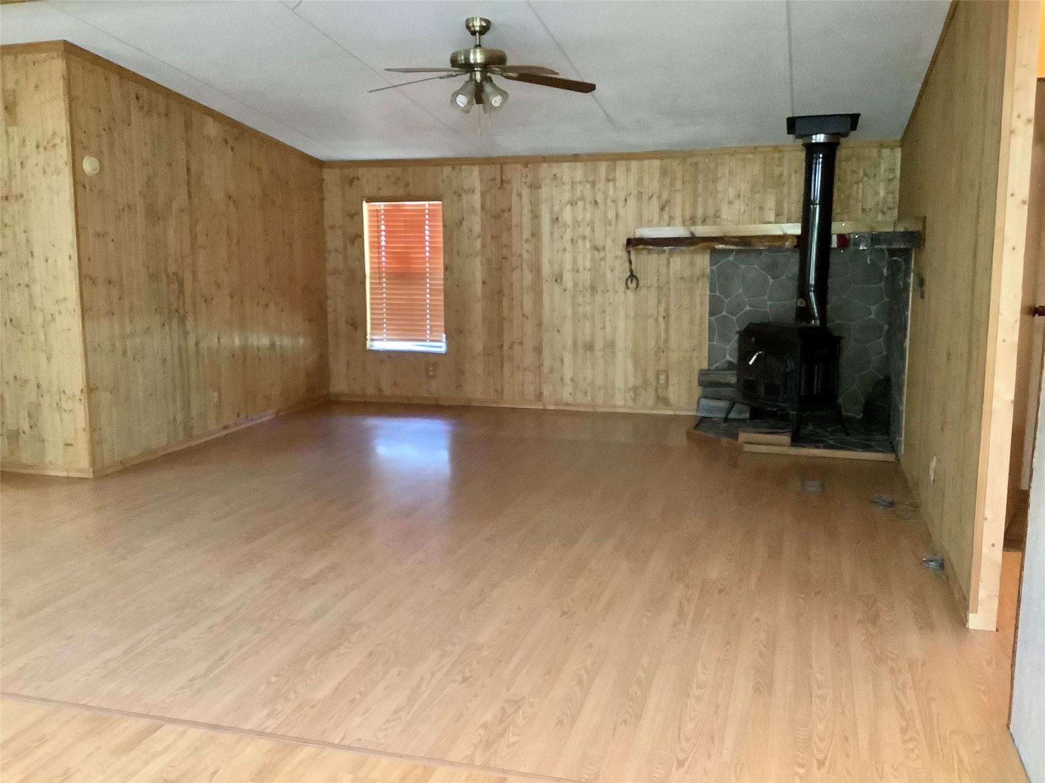 910 Antioch Rd, Paige, TX 78659