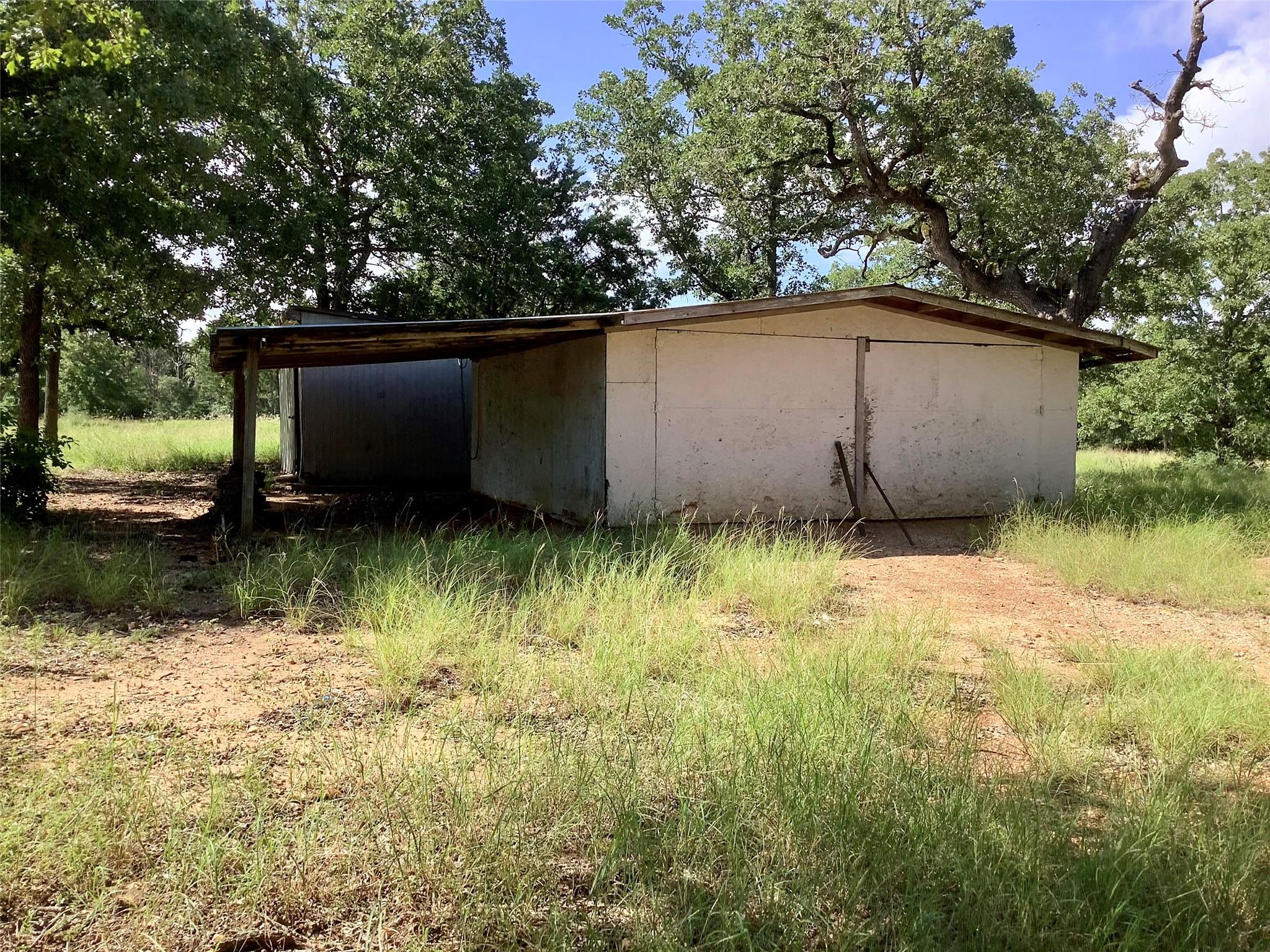 910 Antioch Rd, Paige, TX 78659