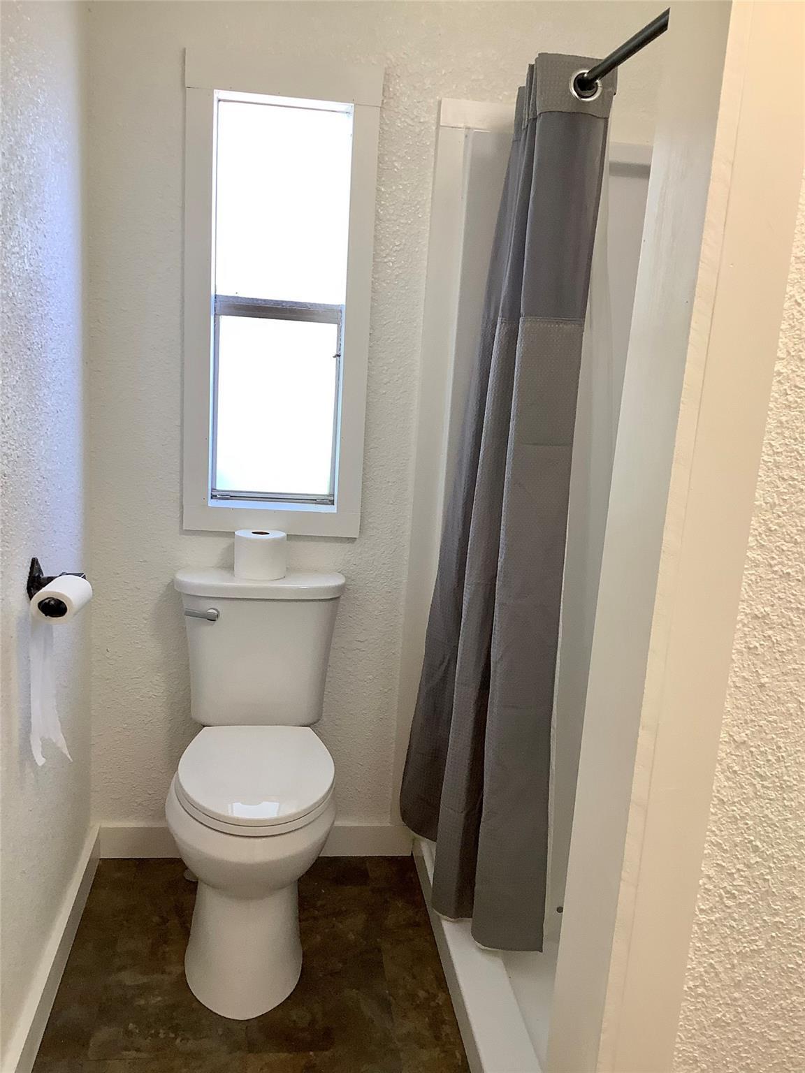 910 Antioch Rd, Paige, TX 78659