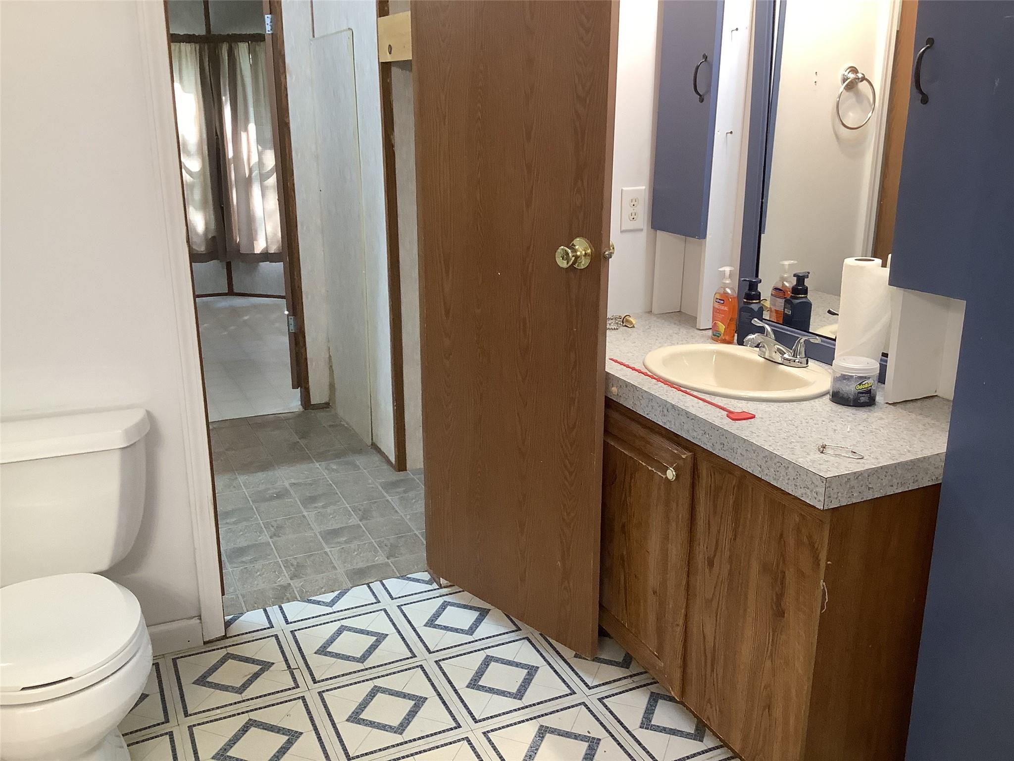 910 Antioch Rd, Paige, TX 78659