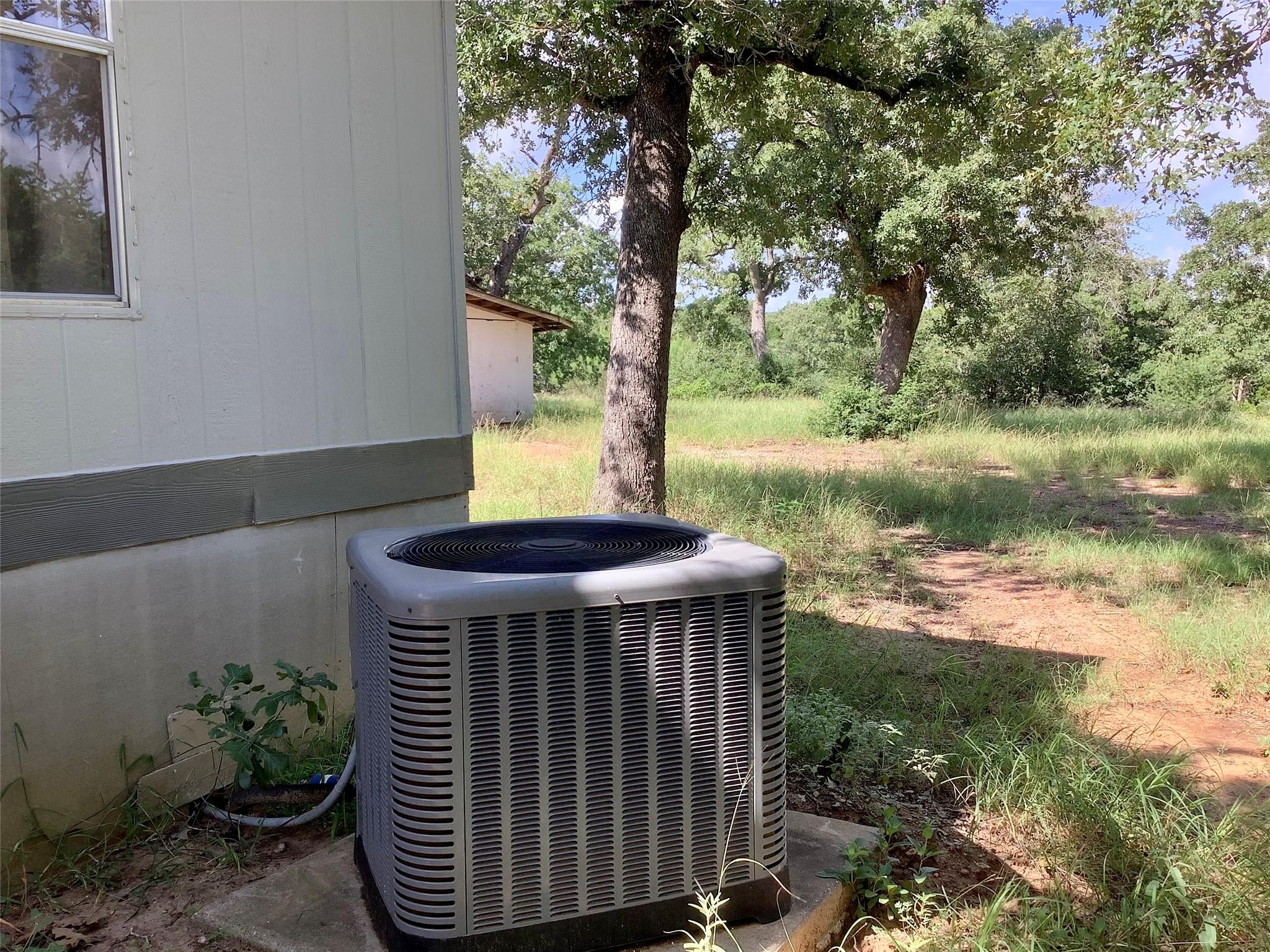 910 Antioch Rd, Paige, TX 78659