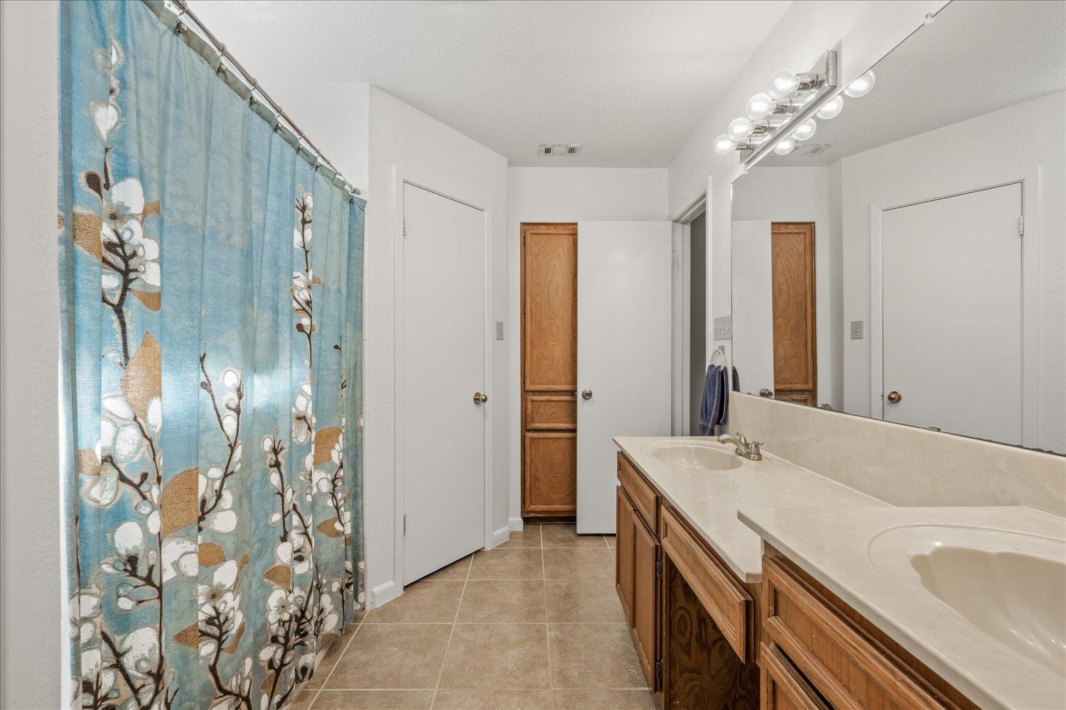 1204 Peachtree Valley Dr, Round Rock, TX 78681