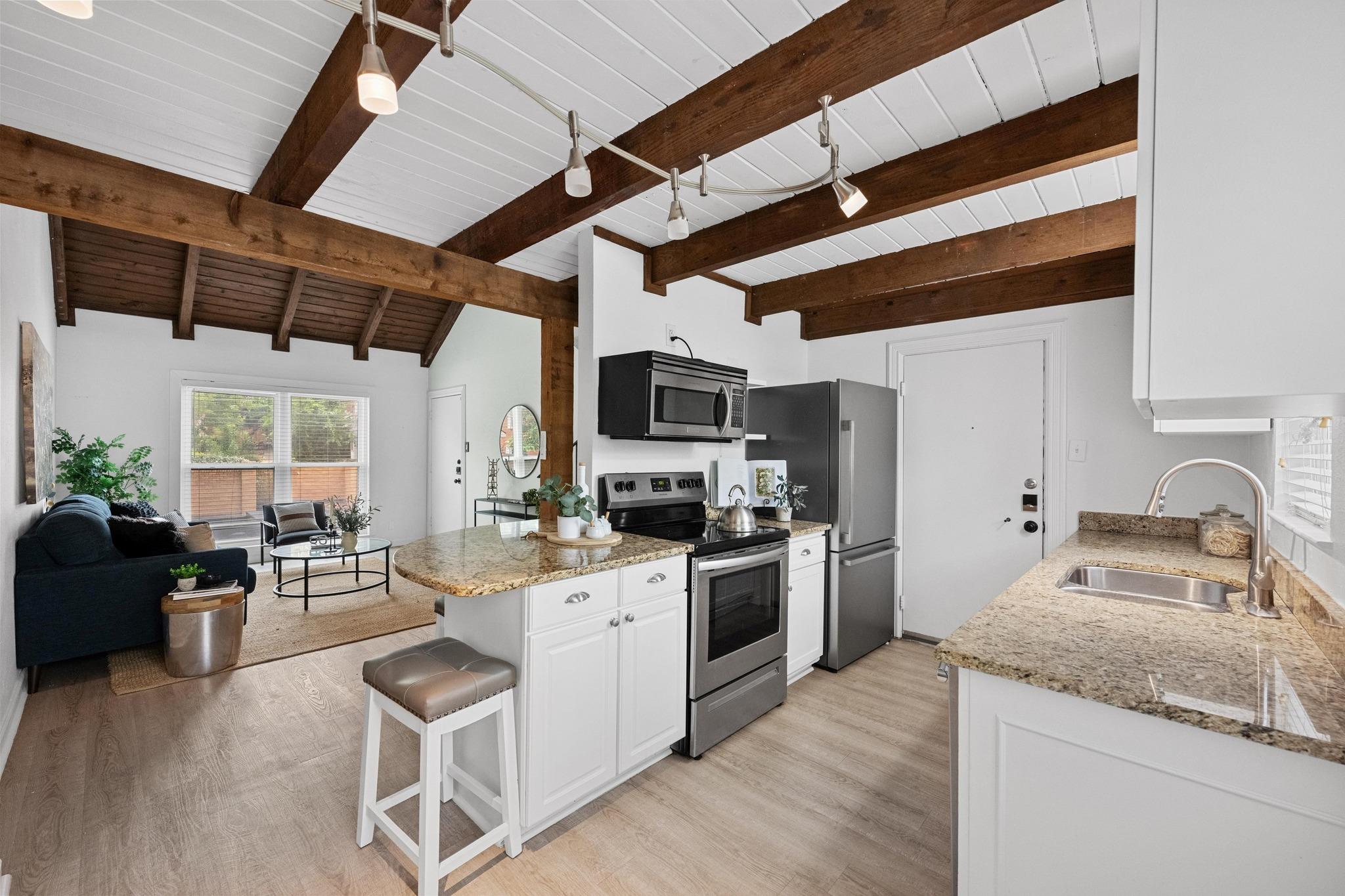 743 E Oltorf St # 203, Austin, TX 78704