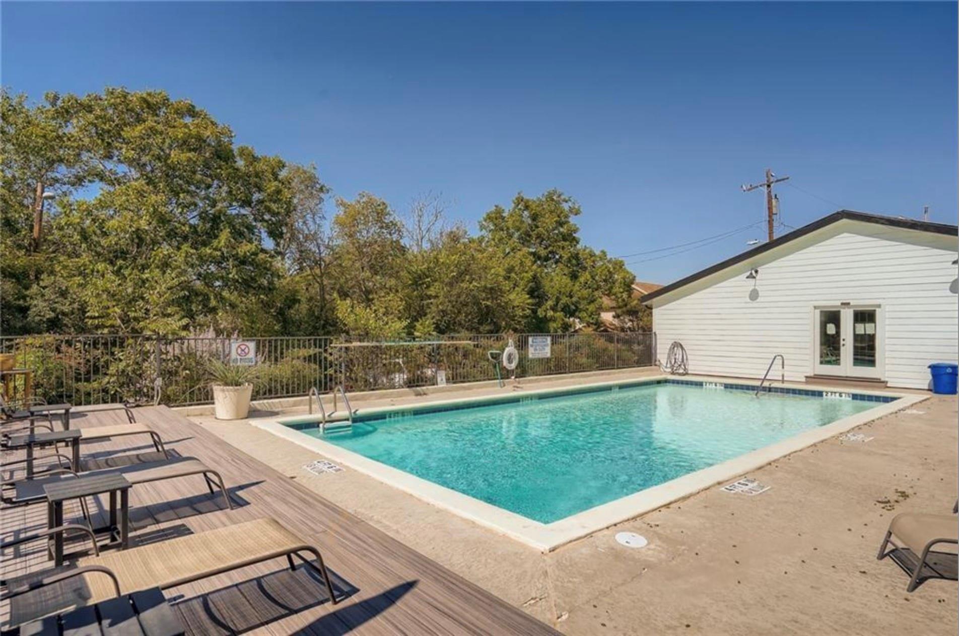 743 E Oltorf St # 203, Austin, TX 78704