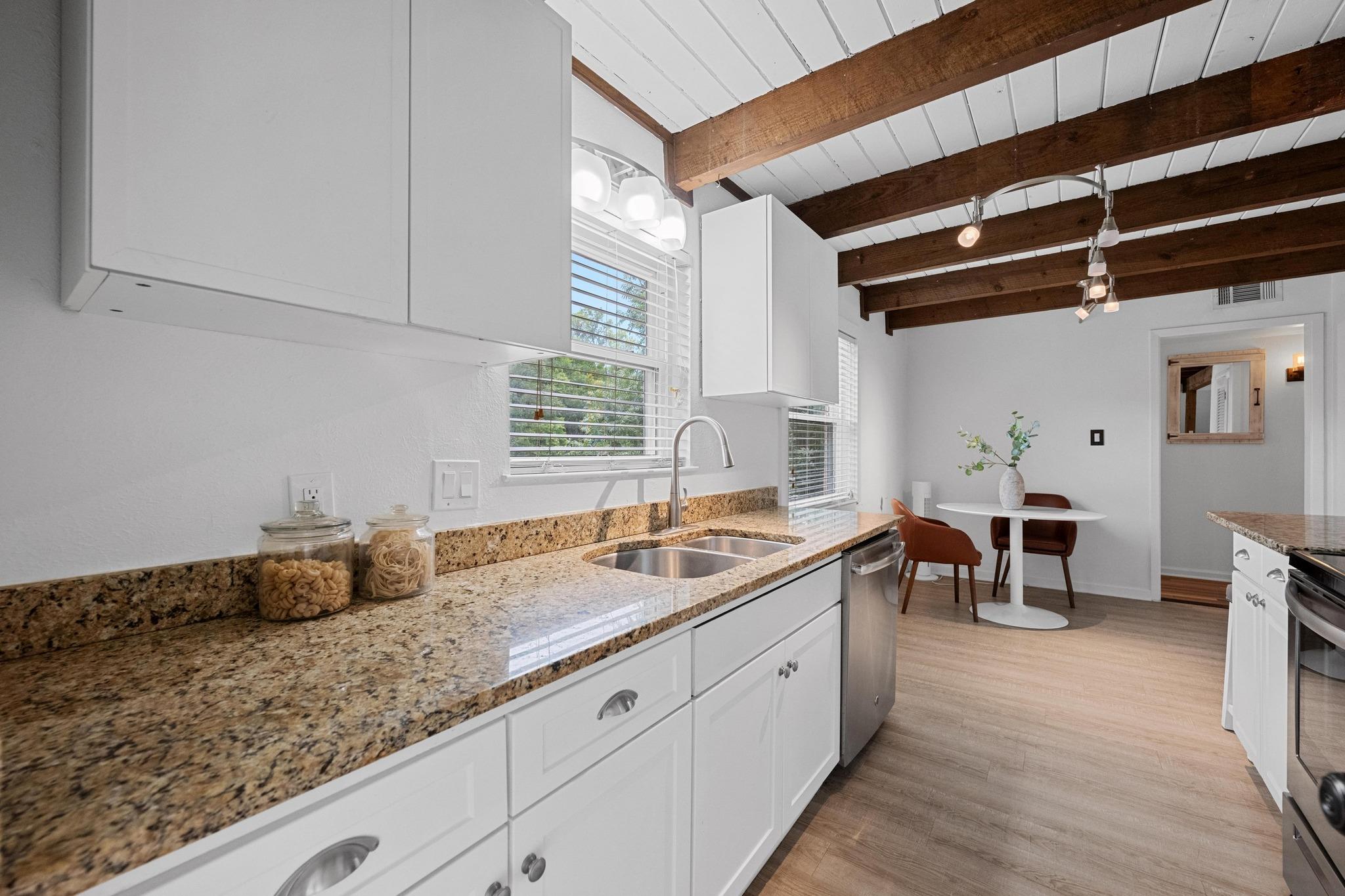 743 E Oltorf St # 203, Austin, TX 78704