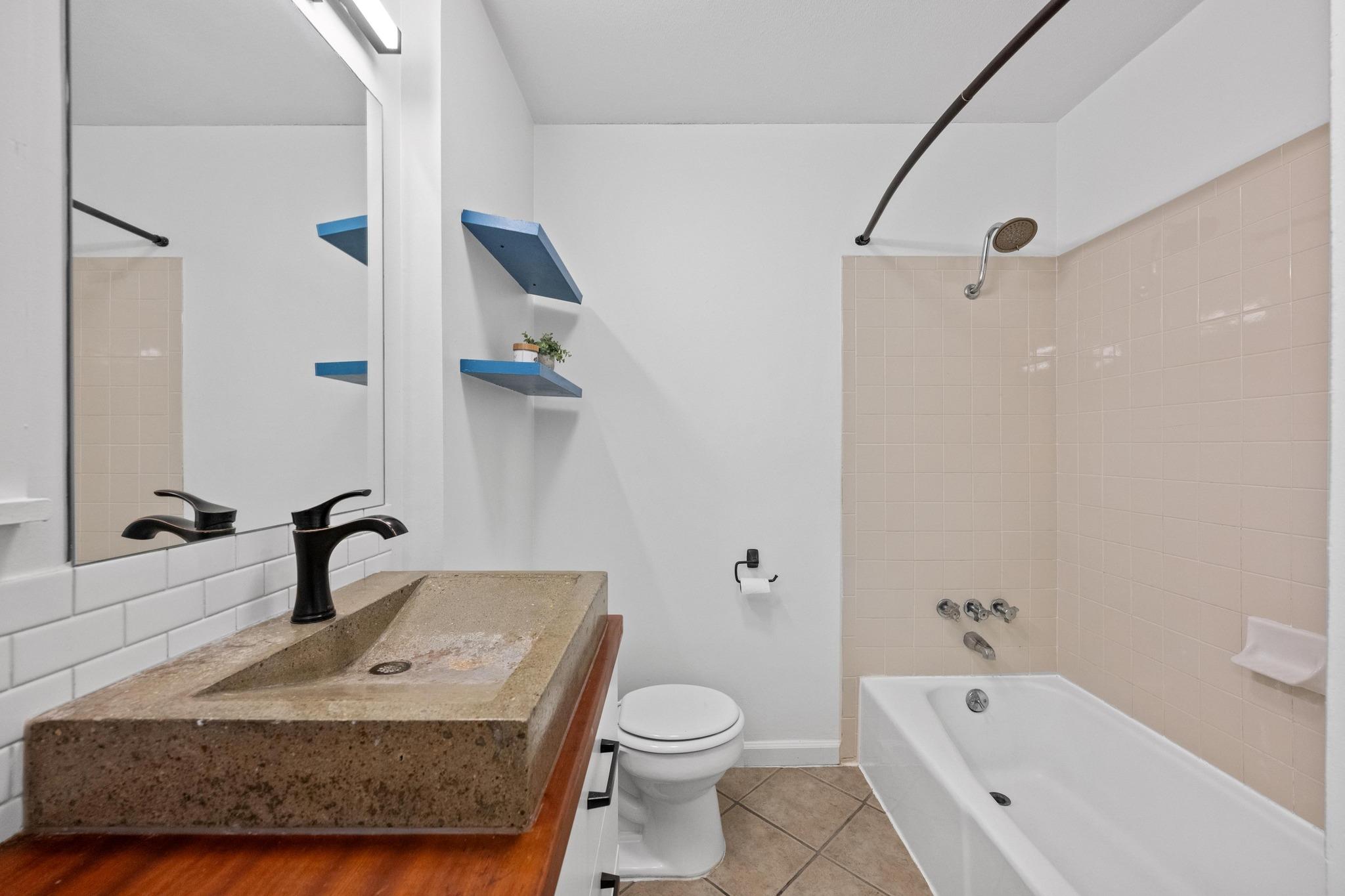 743 E Oltorf St # 203, Austin, TX 78704