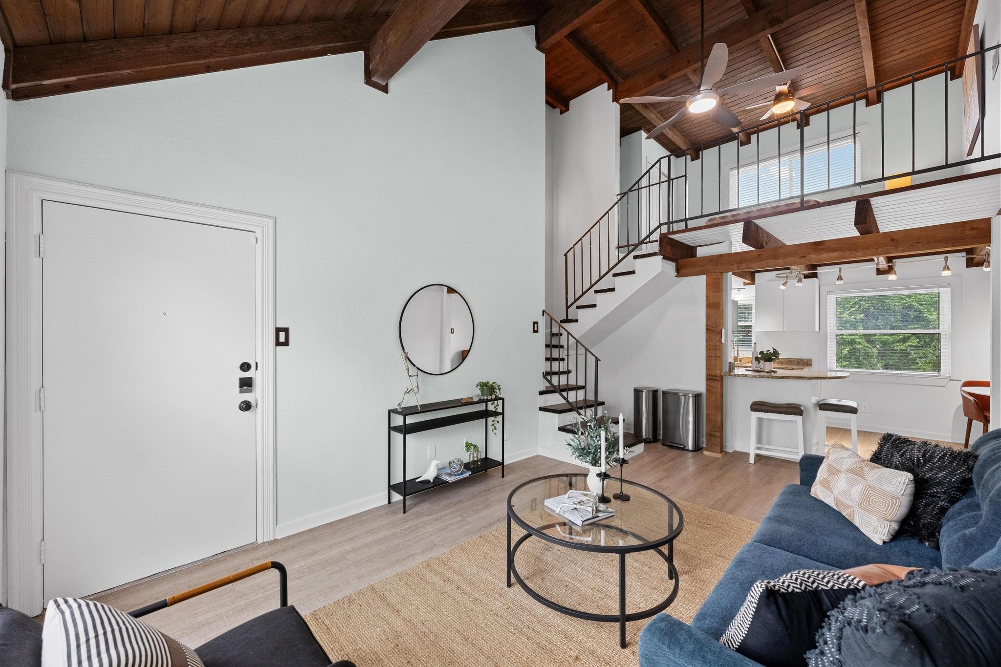 743 E Oltorf St # 203, Austin, TX 78704