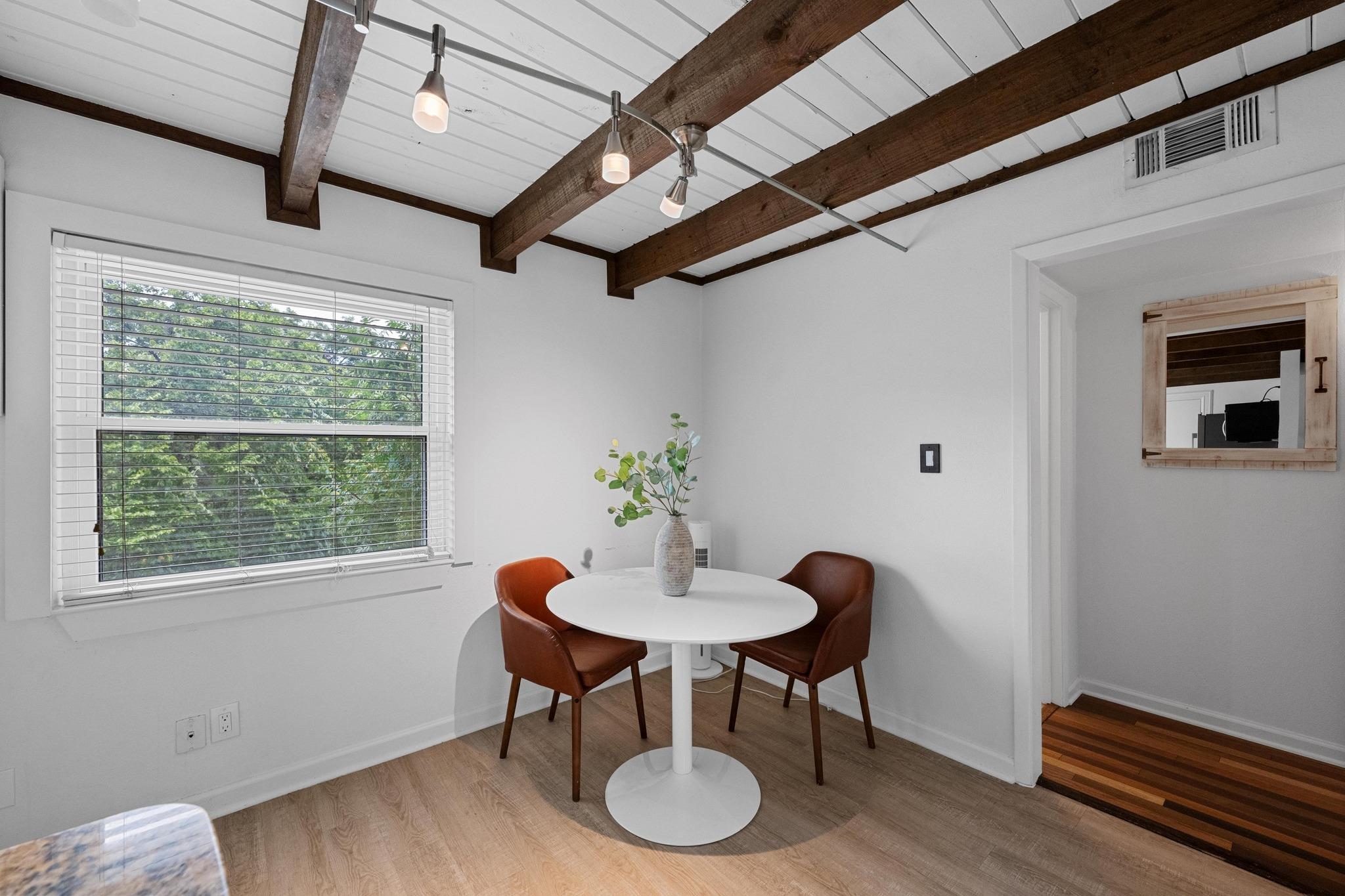 743 E Oltorf St # 203, Austin, TX 78704