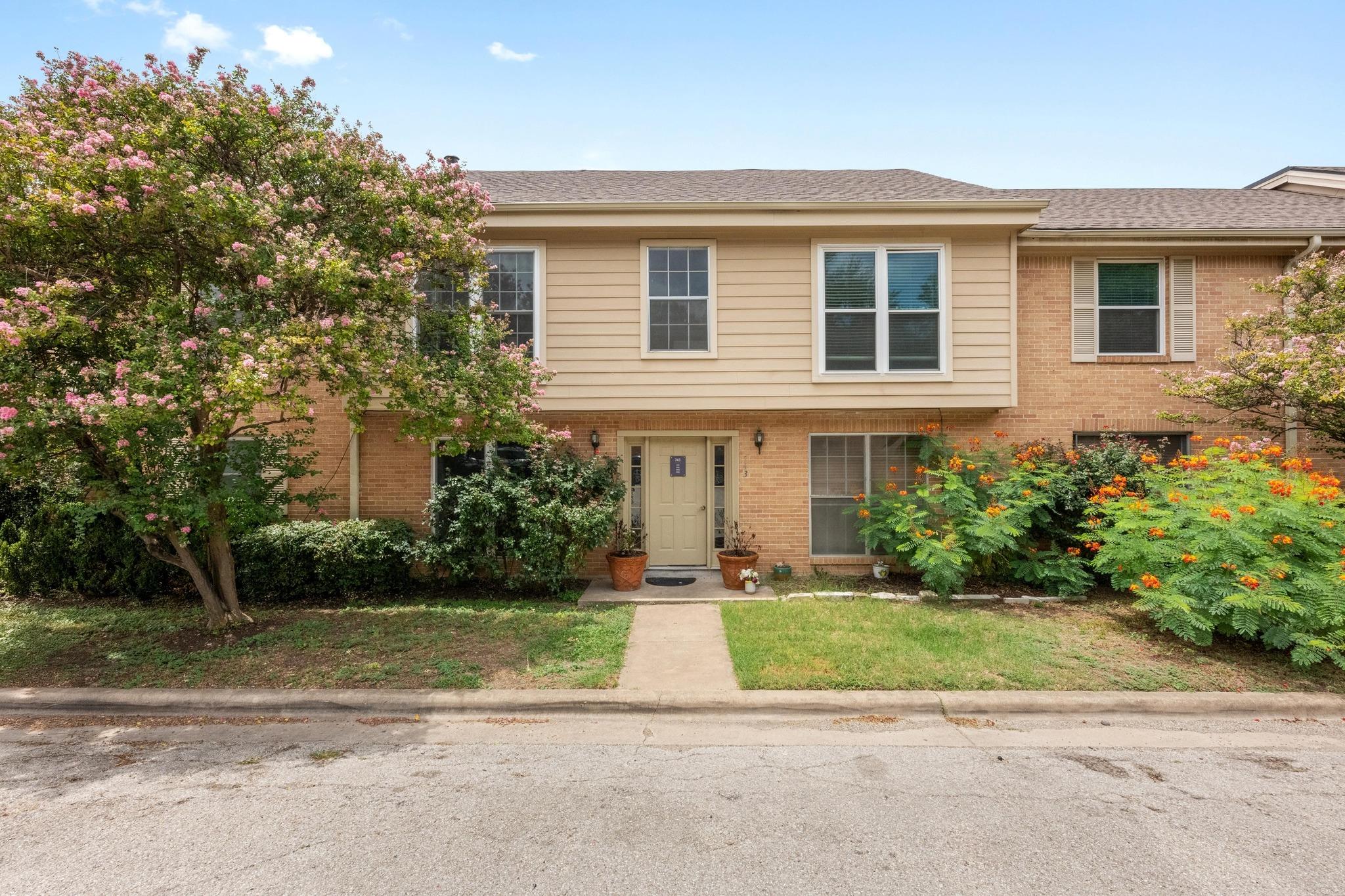 743 E Oltorf St # 203, Austin, TX 78704