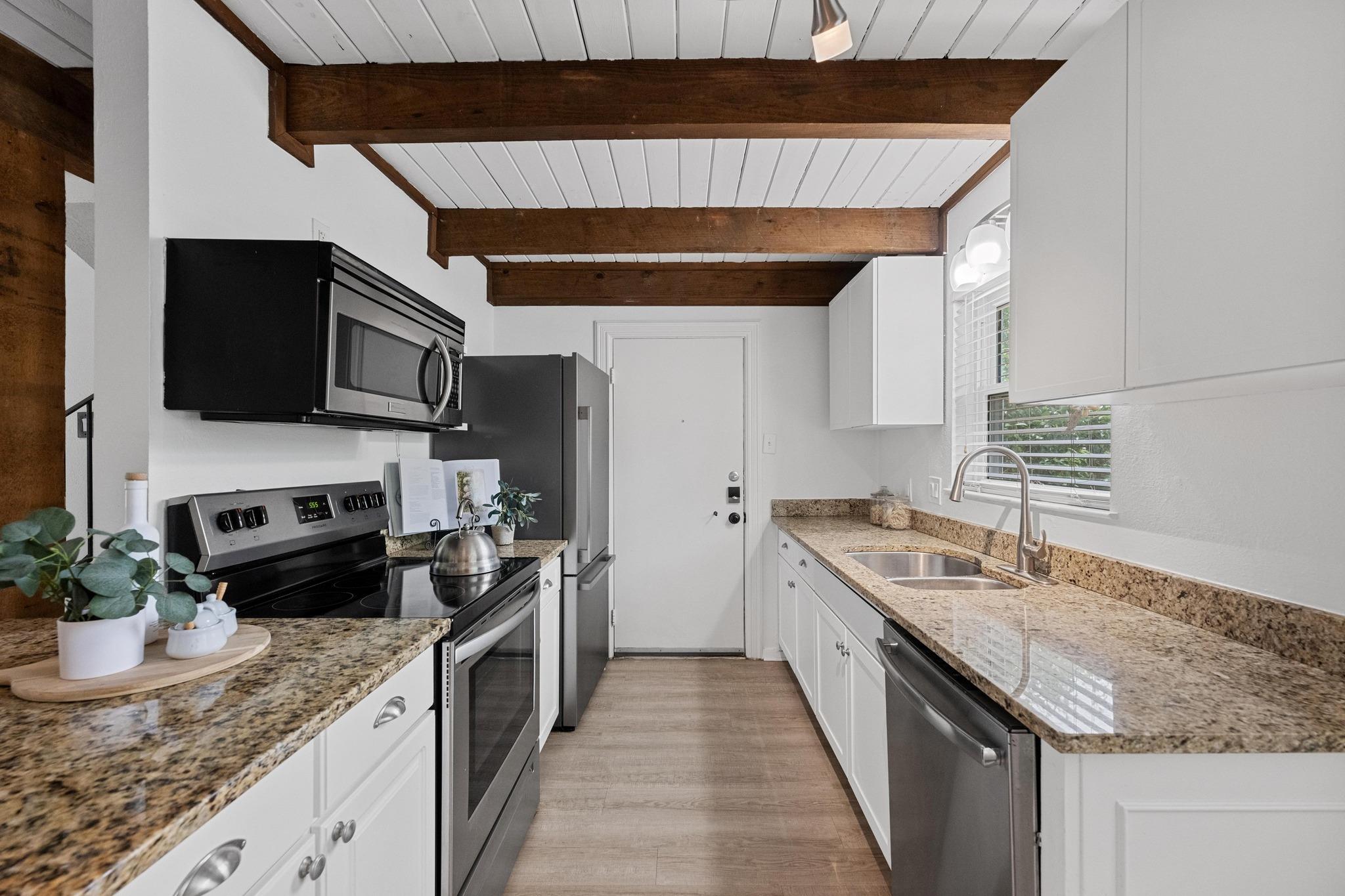 743 E Oltorf St # 203, Austin, TX 78704
