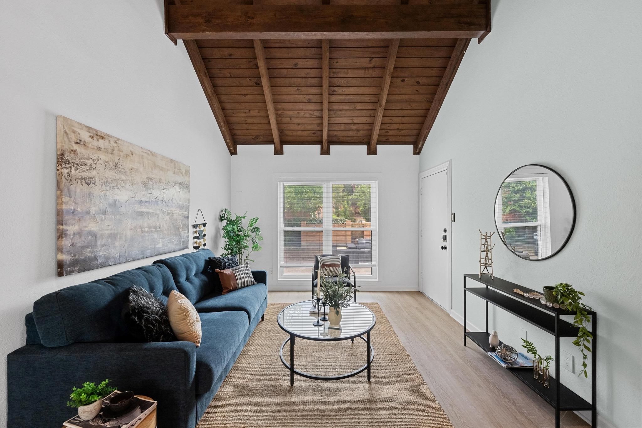 743 E Oltorf St # 203, Austin, TX 78704