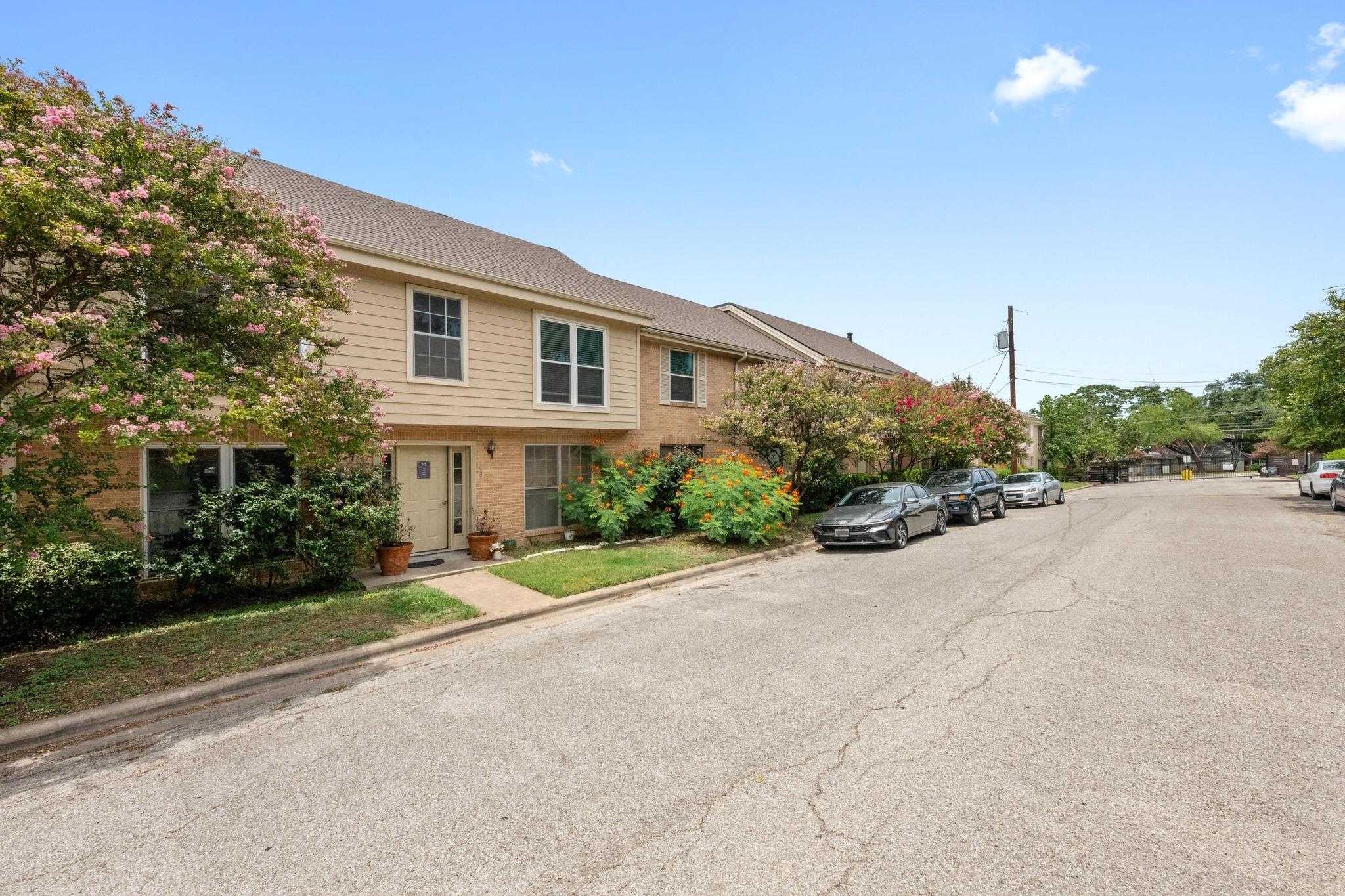 743 E Oltorf St # 203, Austin, TX 78704
