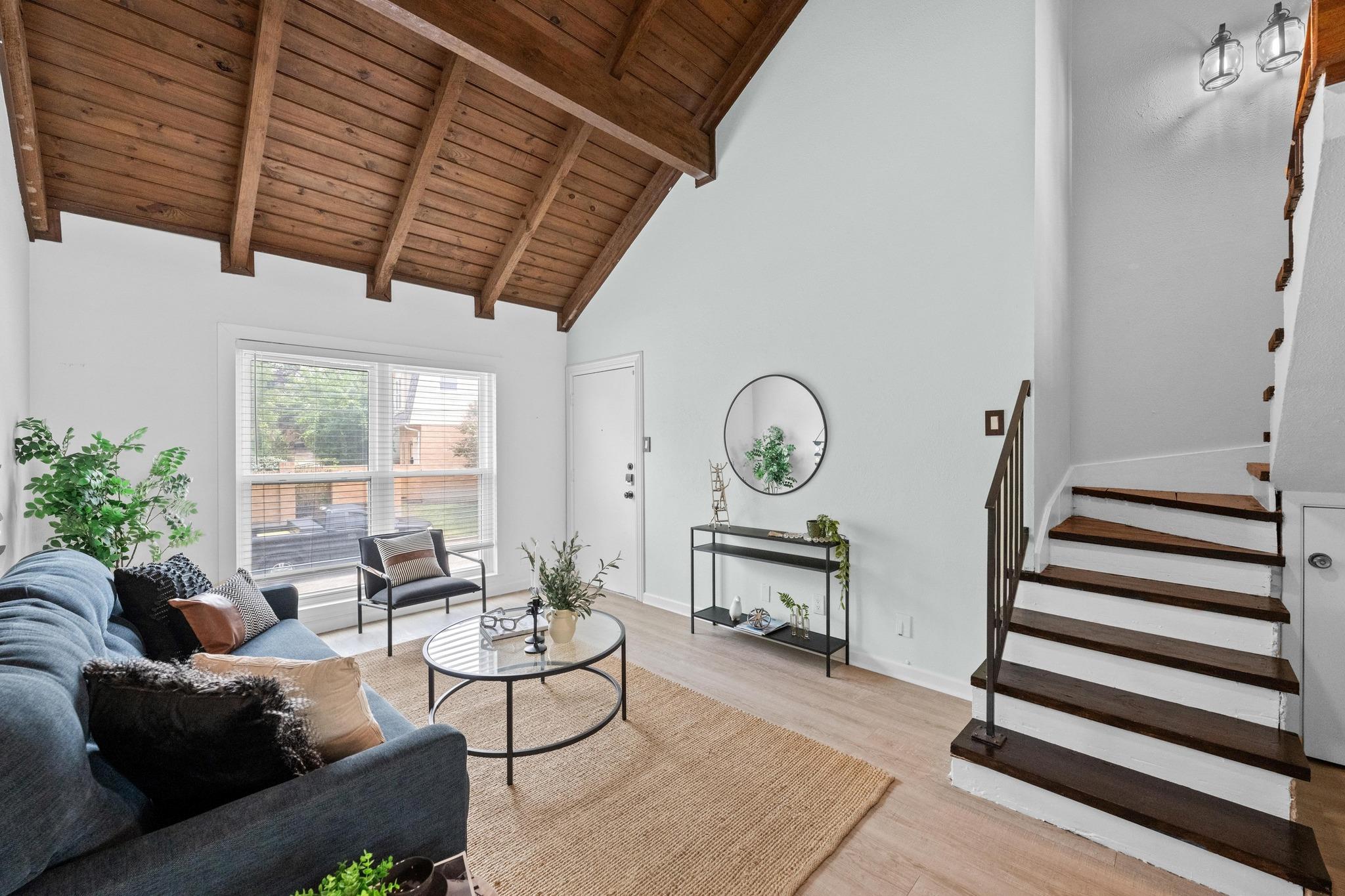 743 E Oltorf St # 203, Austin, TX 78704
