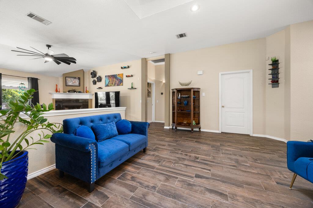 14811 Bescott Dr, Austin, TX 78728