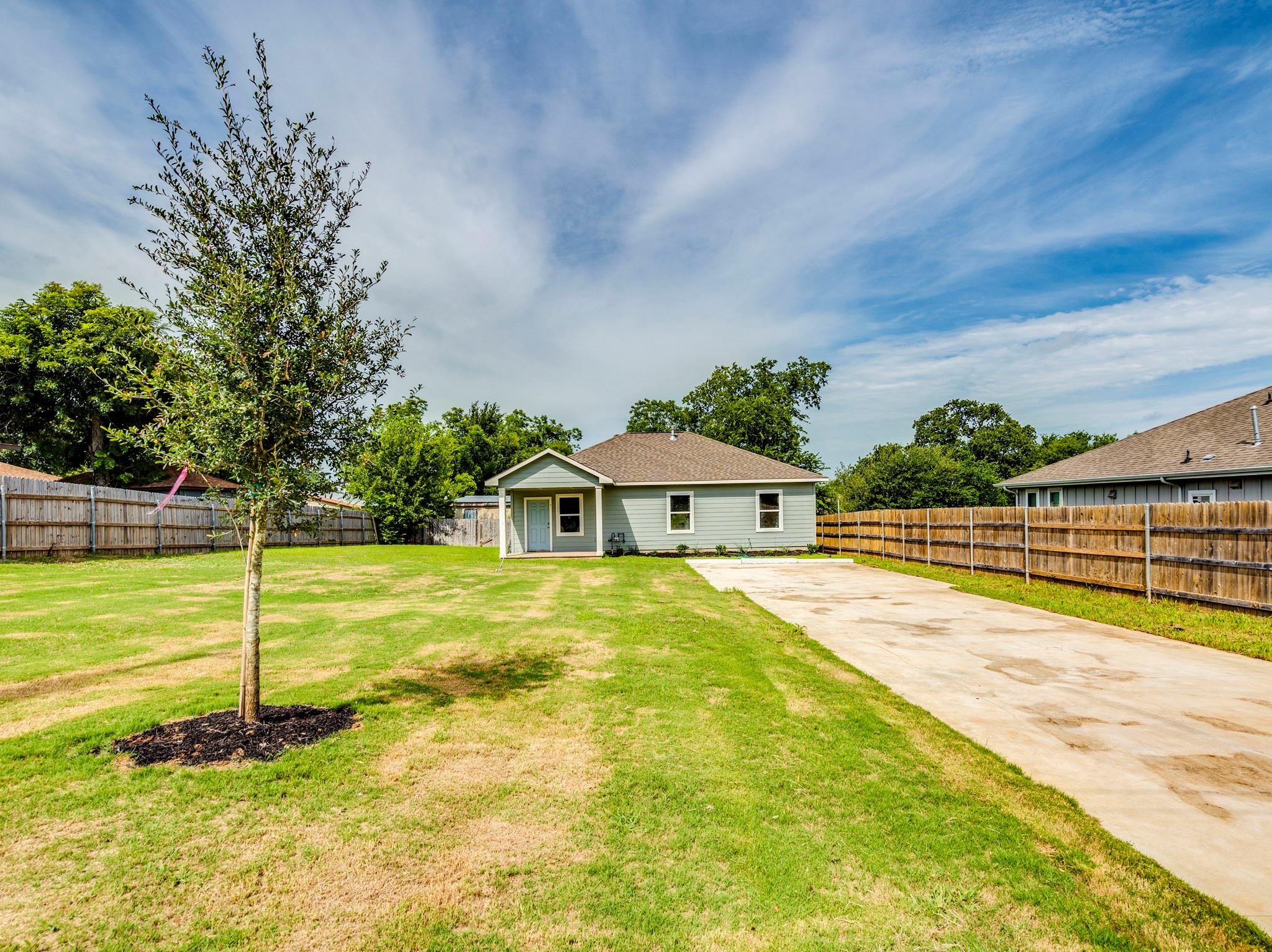 411 S Avenue B, Elgin, TX 78621