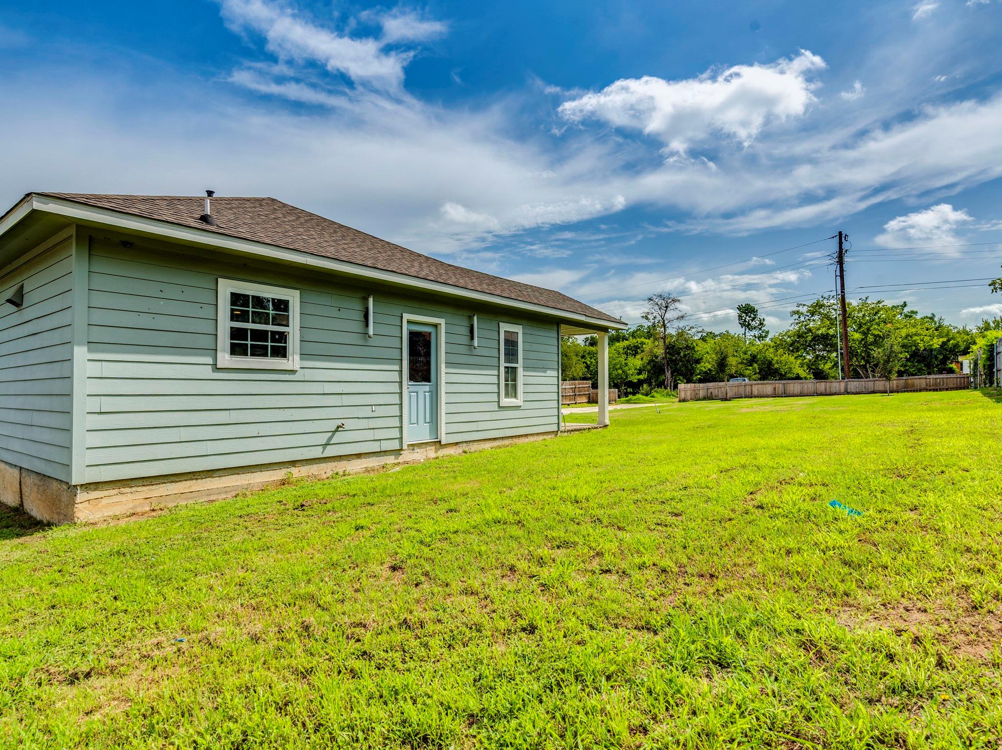 411 S Avenue B, Elgin, TX 78621
