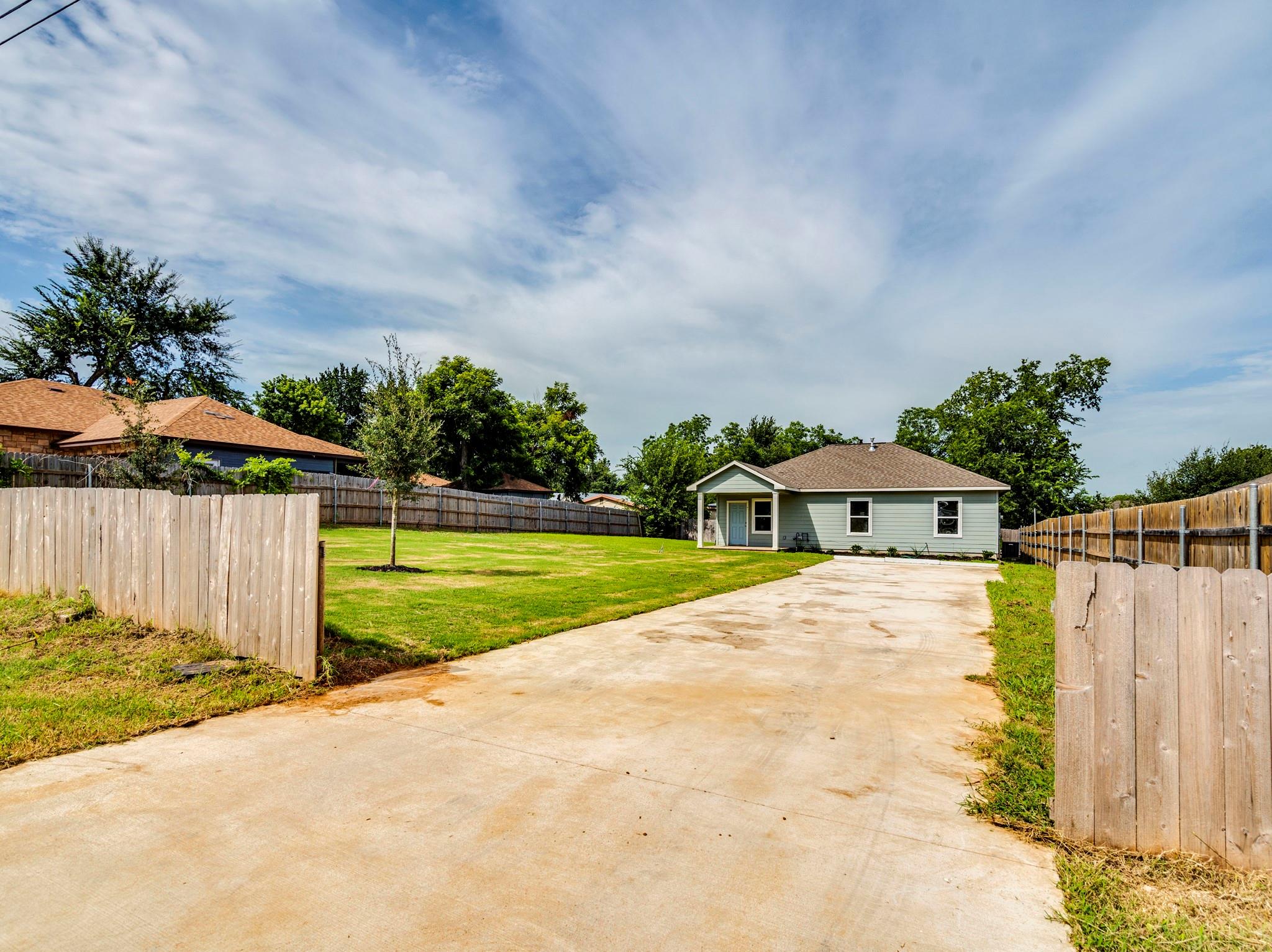 411 S Avenue B, Elgin, TX 78621