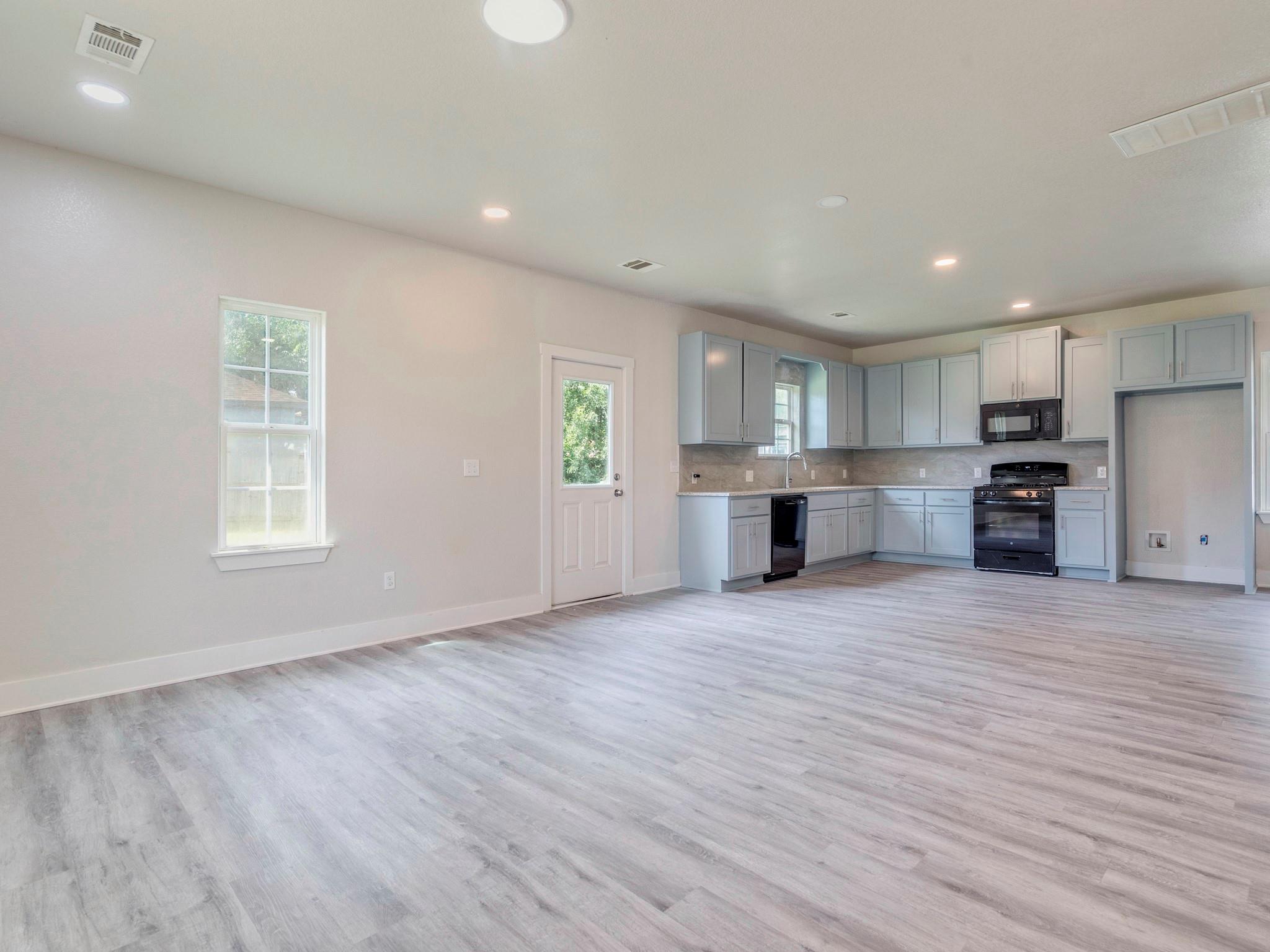 411 S Avenue B, Elgin, TX 78621