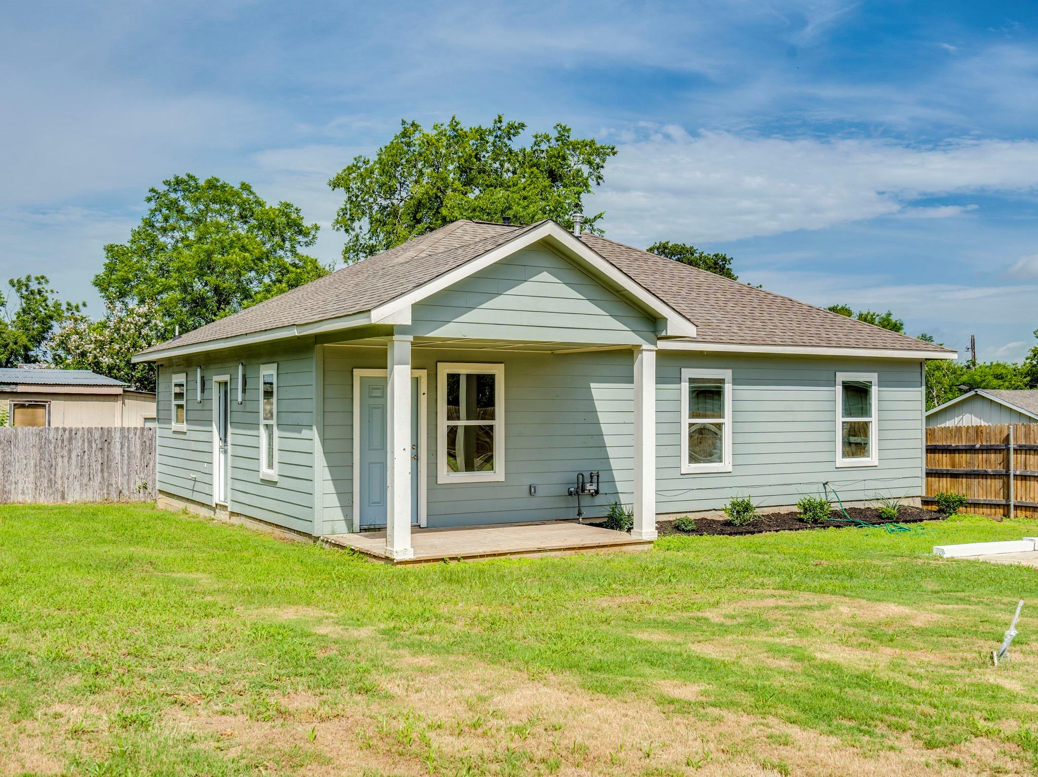 411 S Avenue B, Elgin, TX 78621