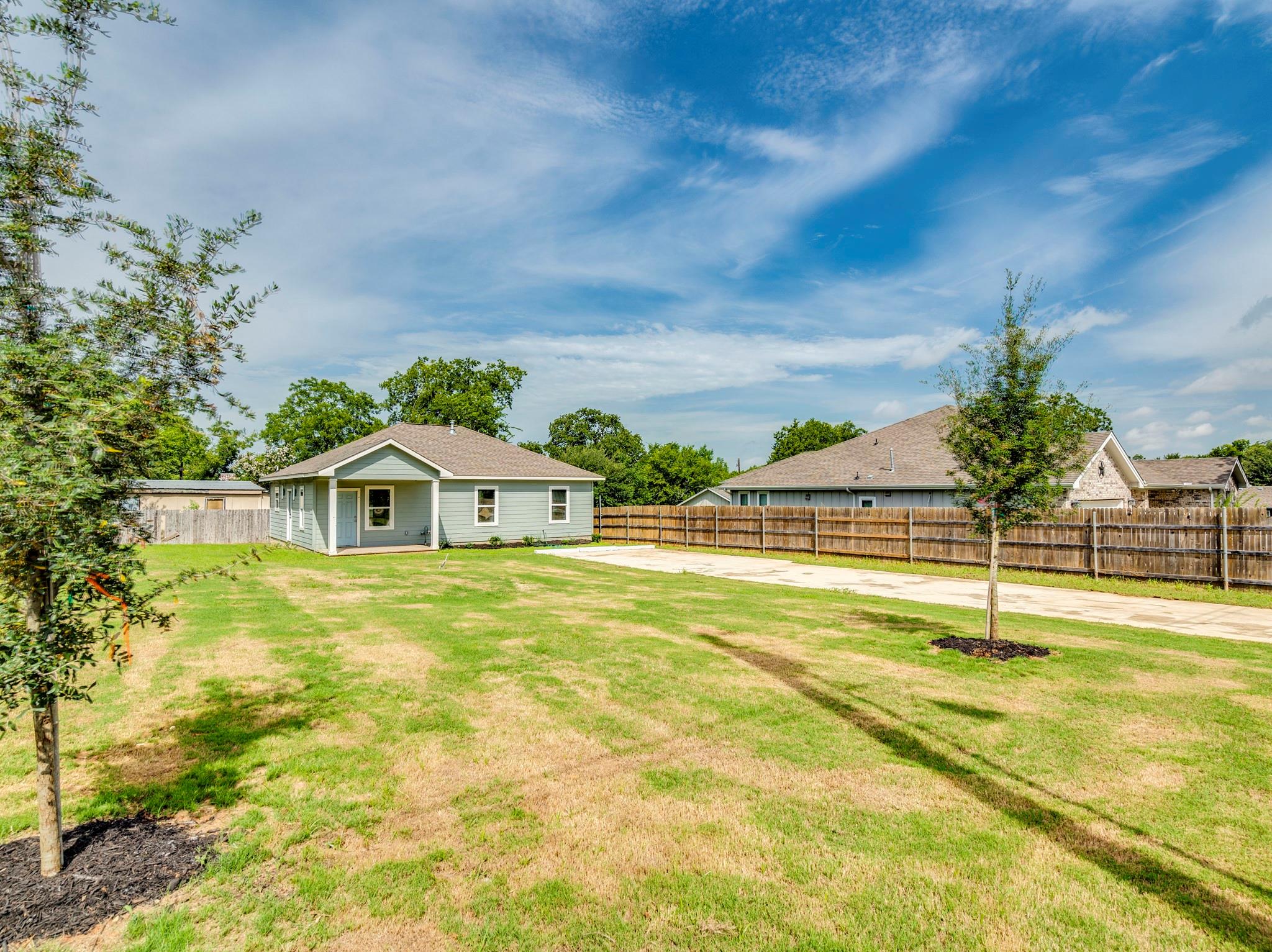 411 S Avenue B, Elgin, TX 78621