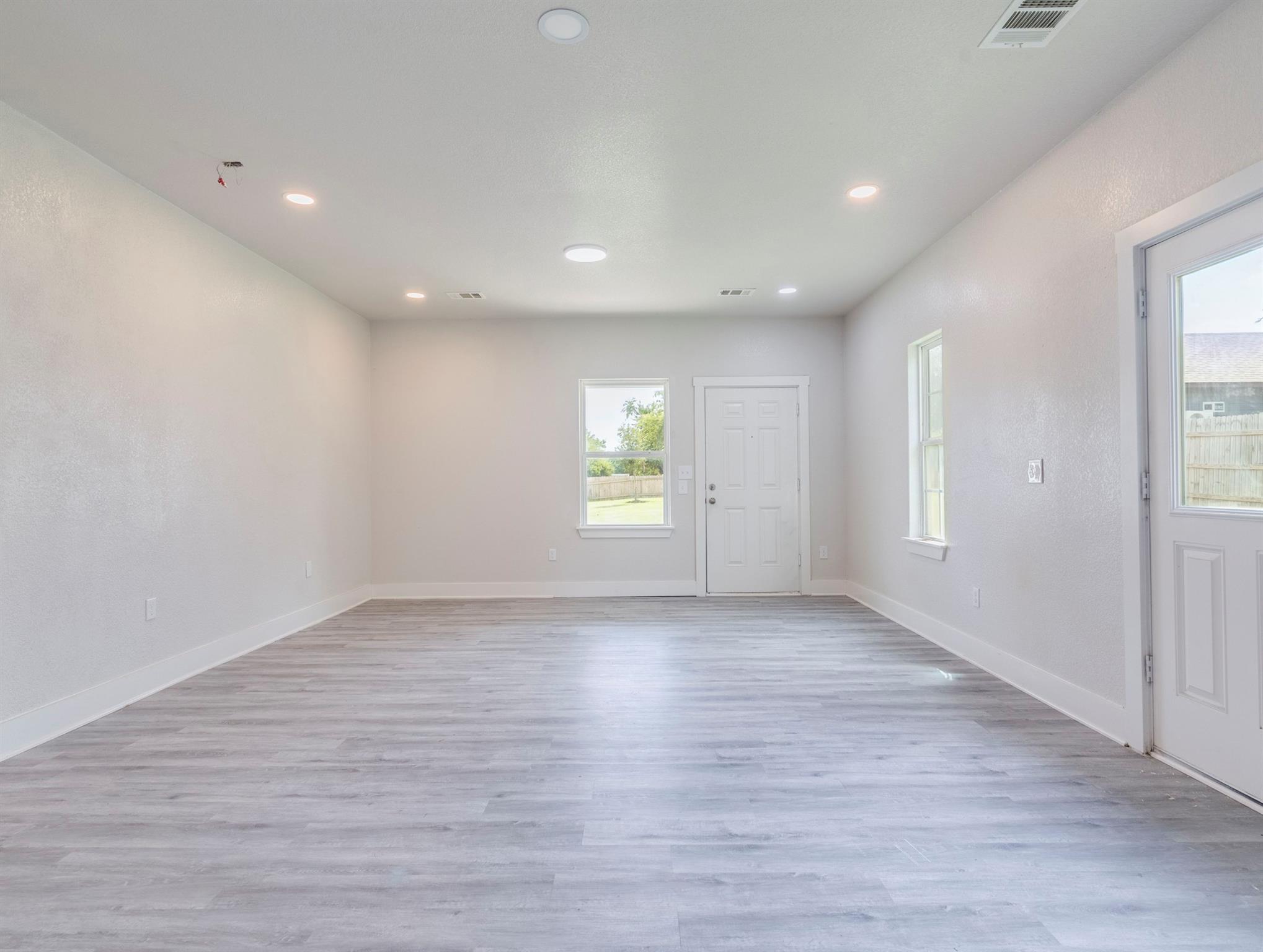 411 S Avenue B, Elgin, TX 78621