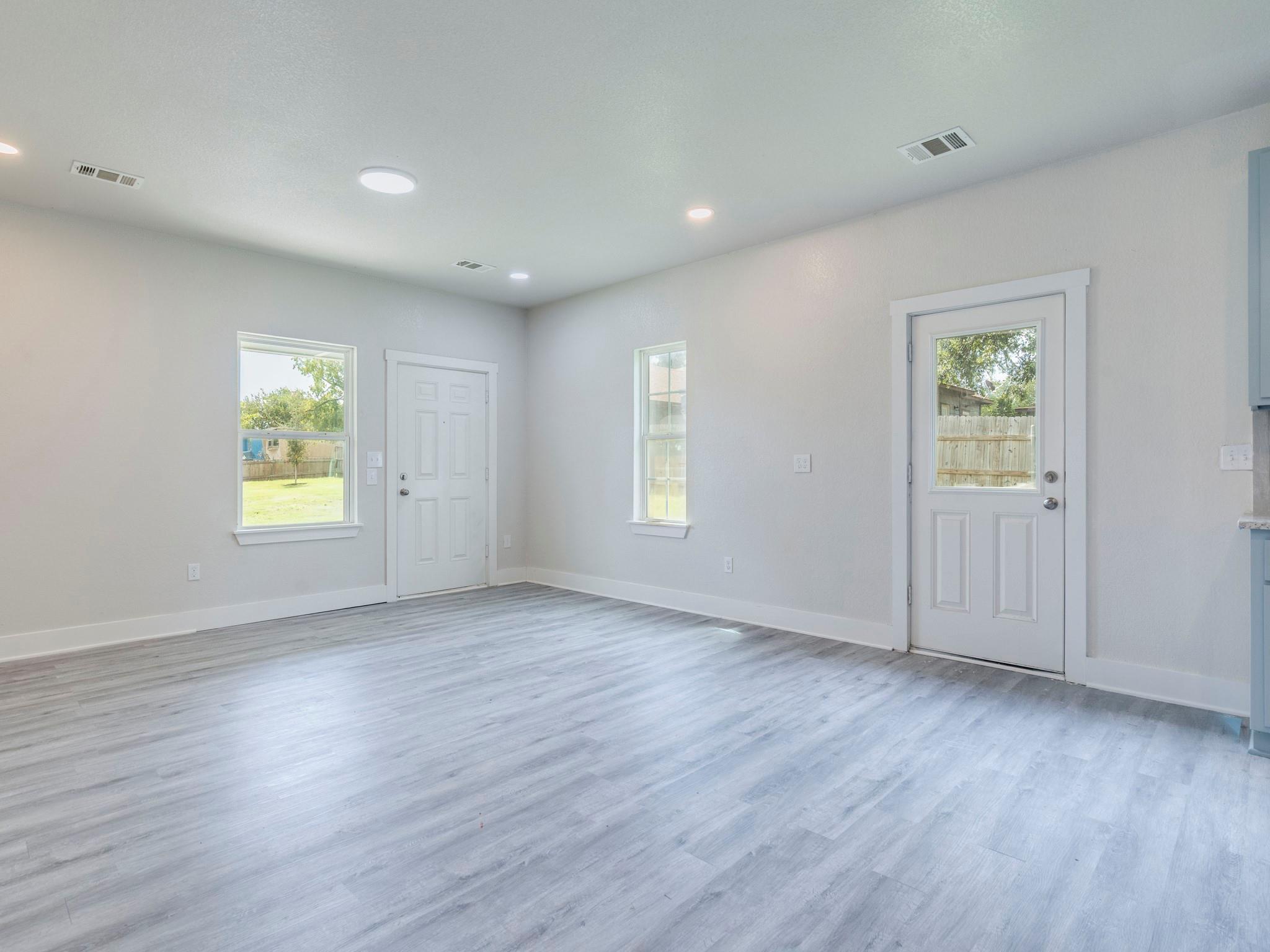 411 S Avenue B, Elgin, TX 78621