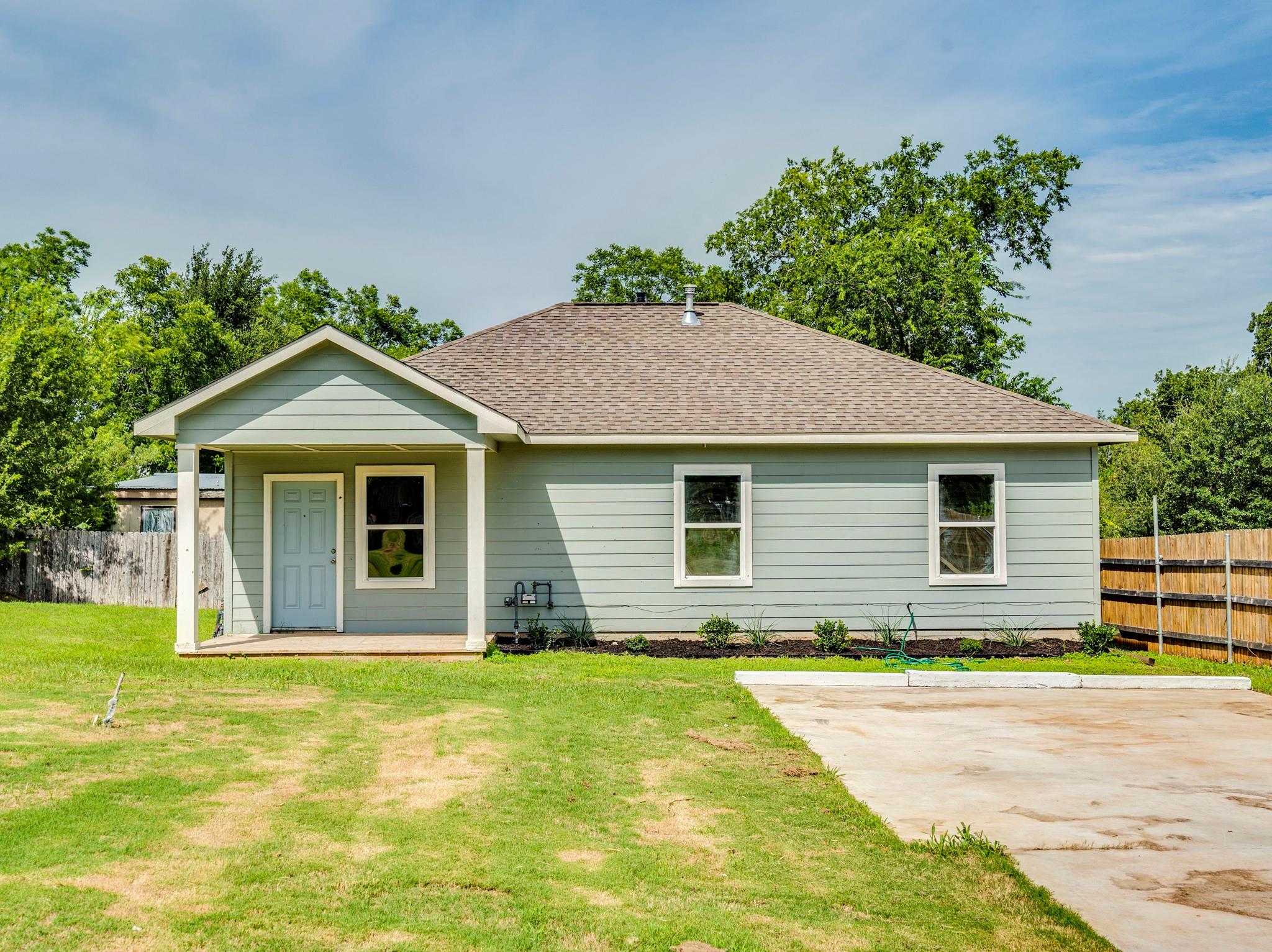411 S Avenue B, Elgin, TX 78621