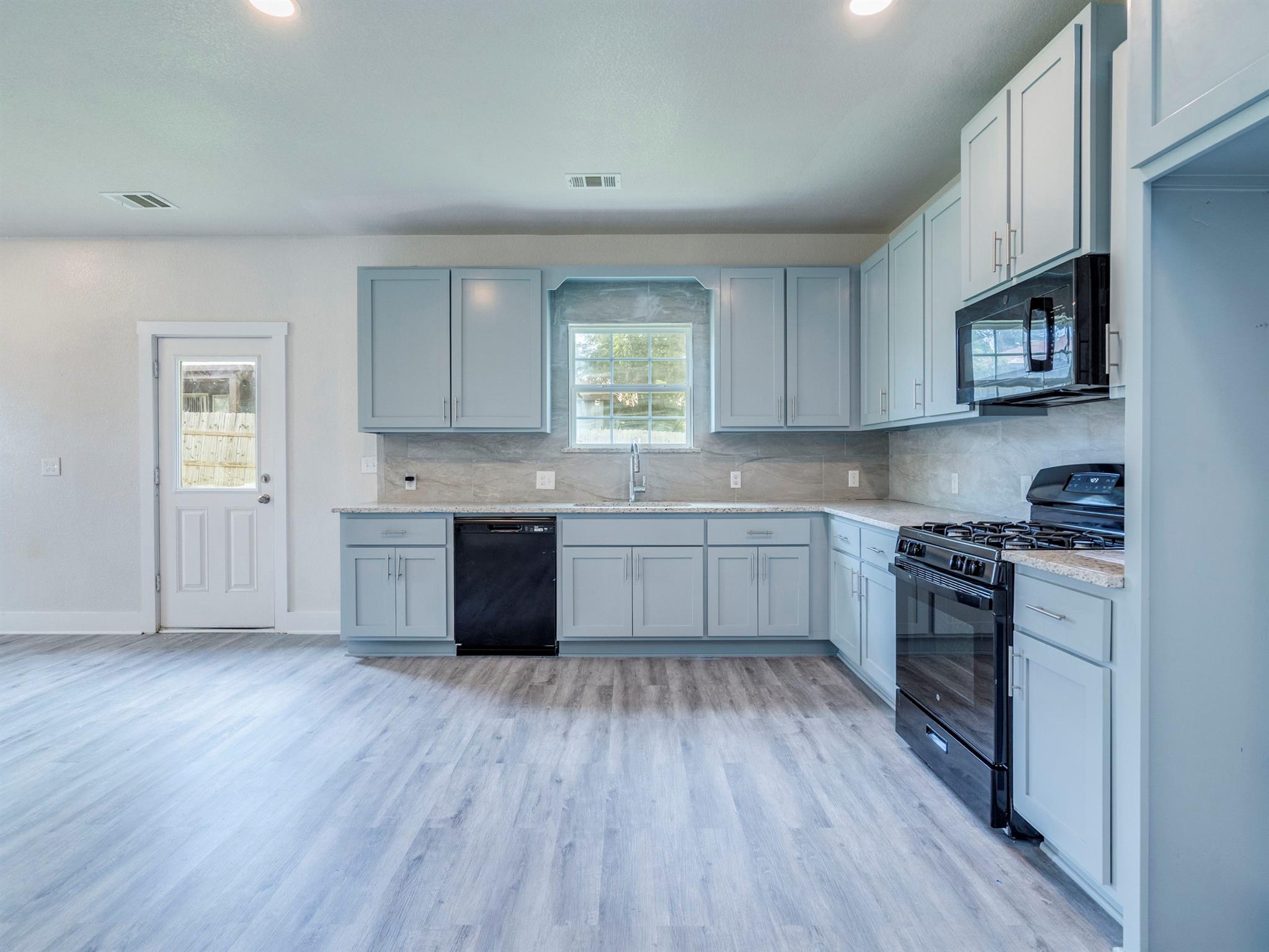 411 S Avenue B, Elgin, TX 78621