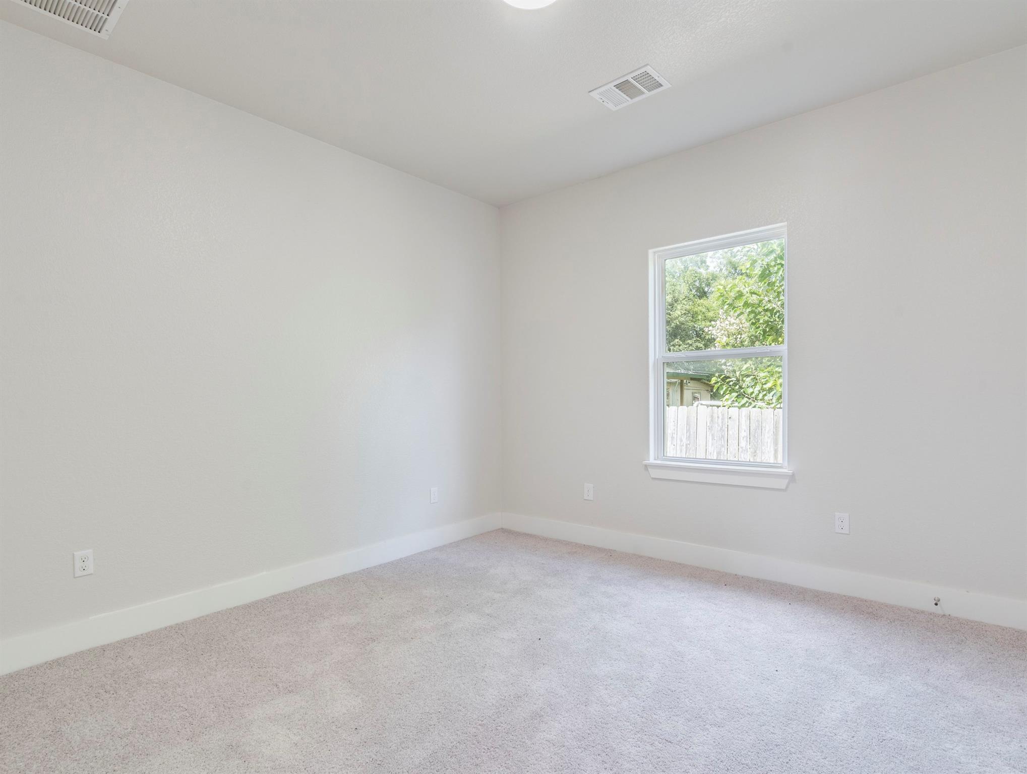 411 S Avenue B, Elgin, TX 78621