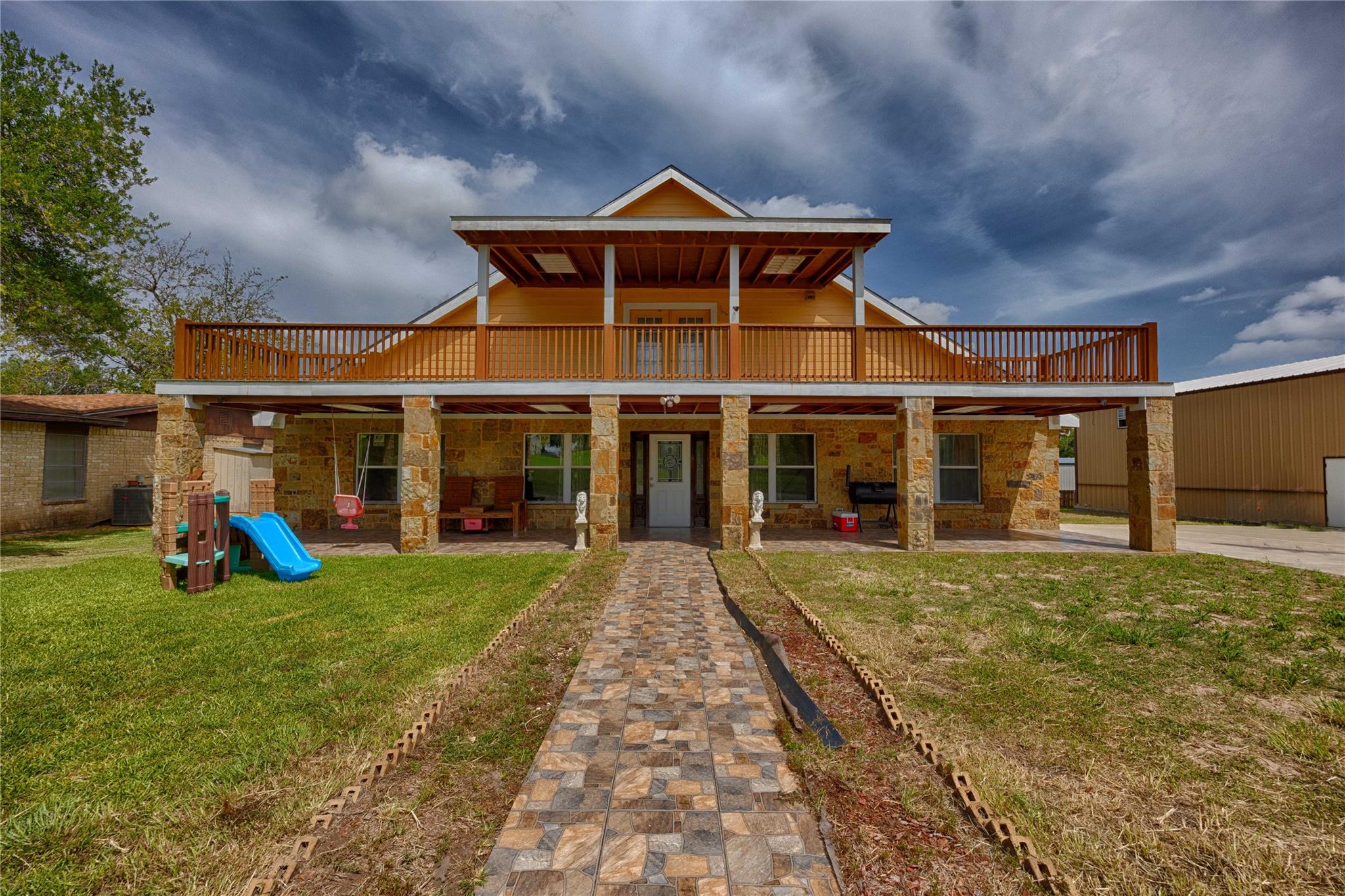 113 Thiele Dr, Yoakum, TX 77995