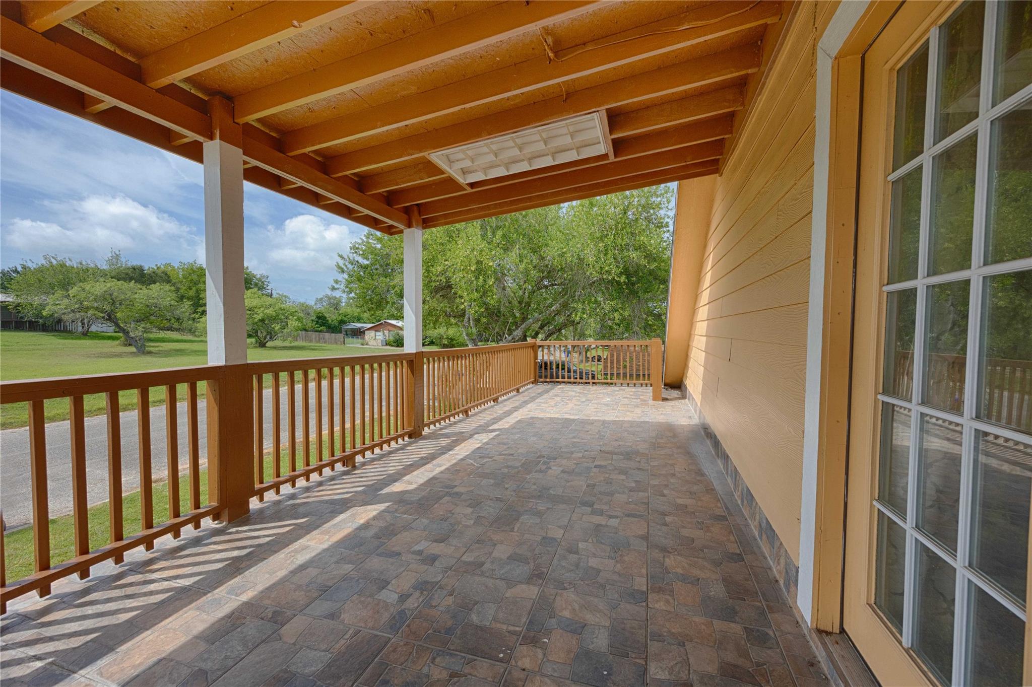 113 Thiele Dr, Yoakum, TX 77995