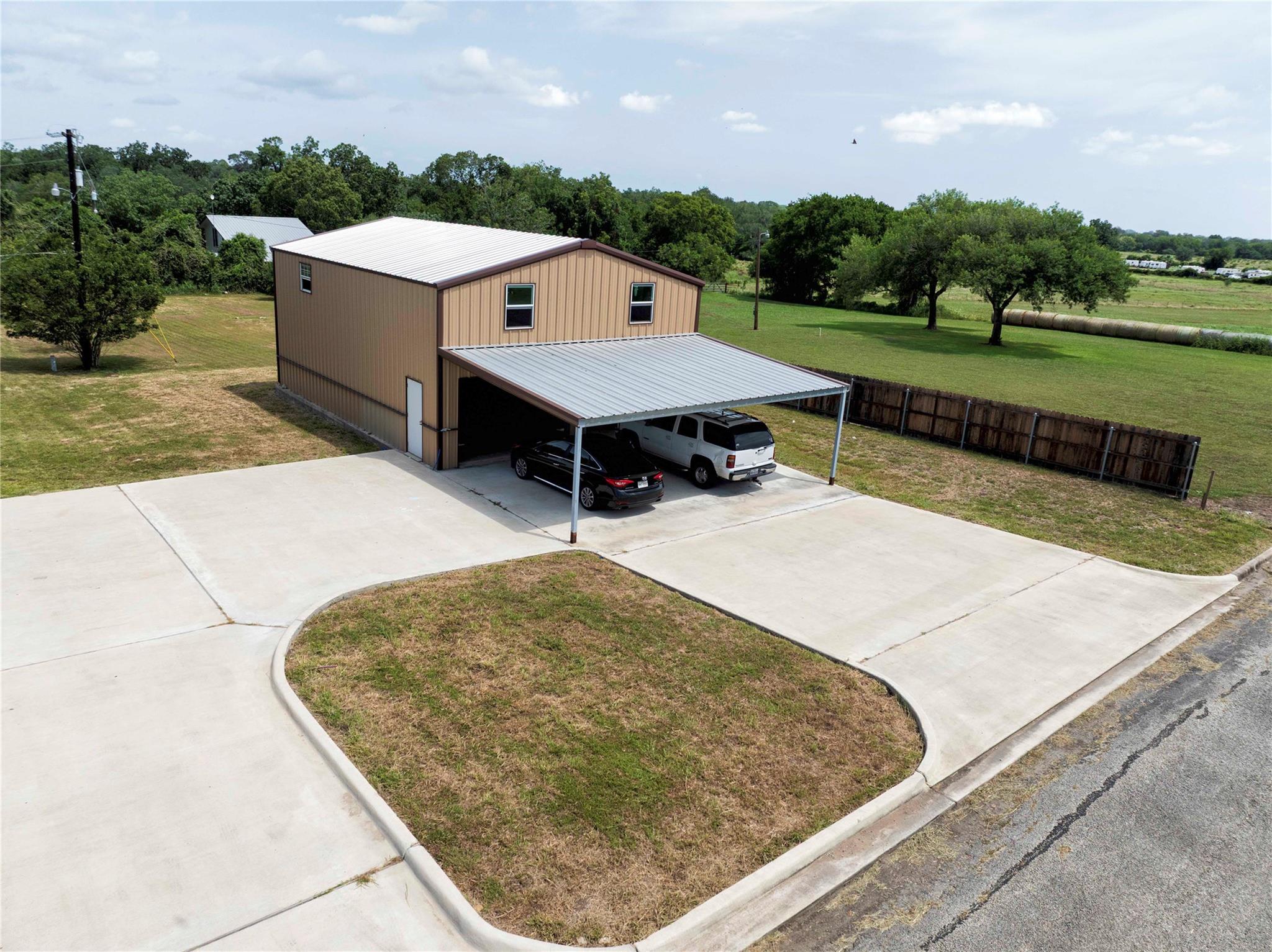 113 Thiele Dr, Yoakum, TX 77995
