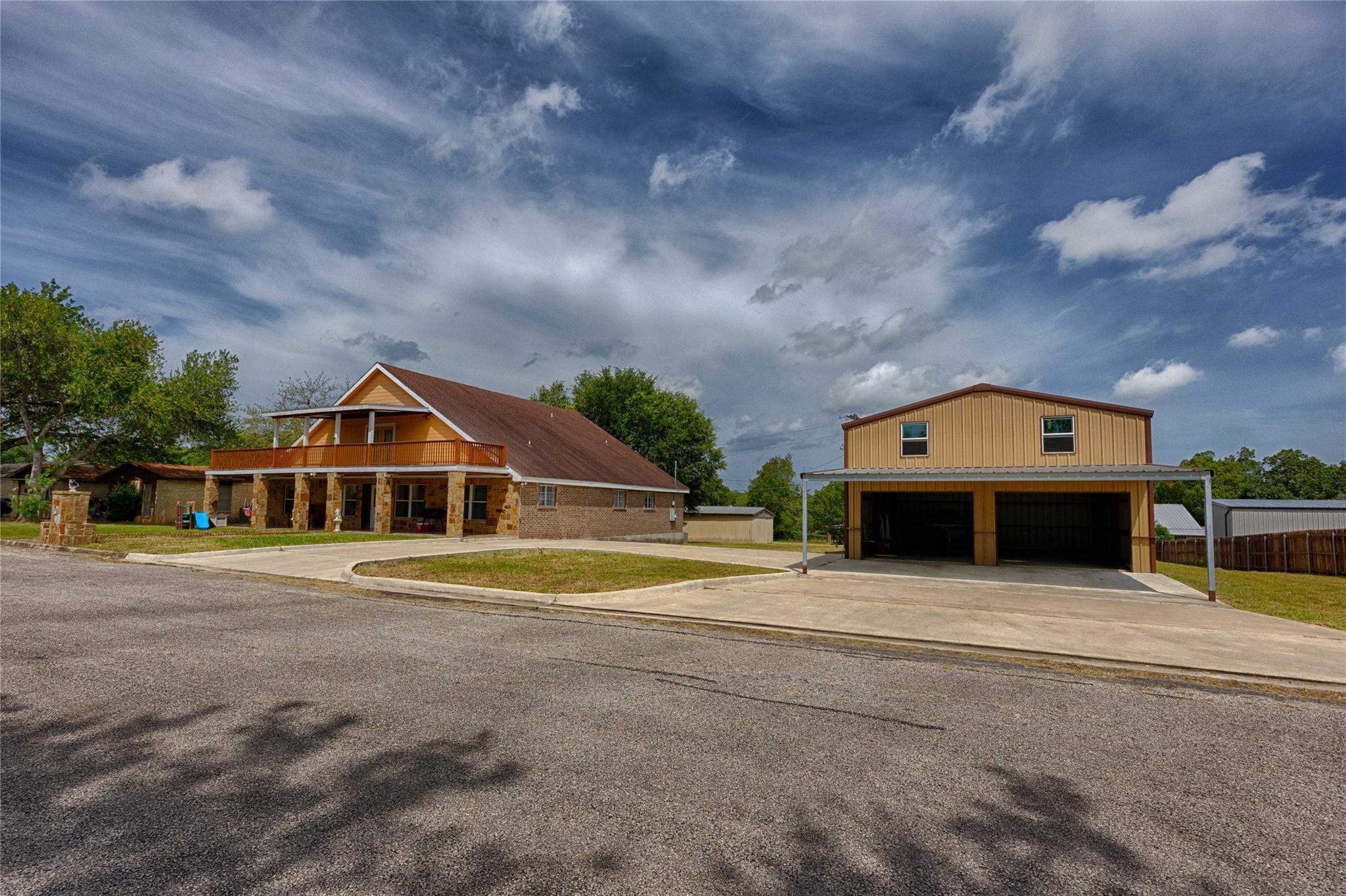 113 Thiele Dr, Yoakum, TX 77995