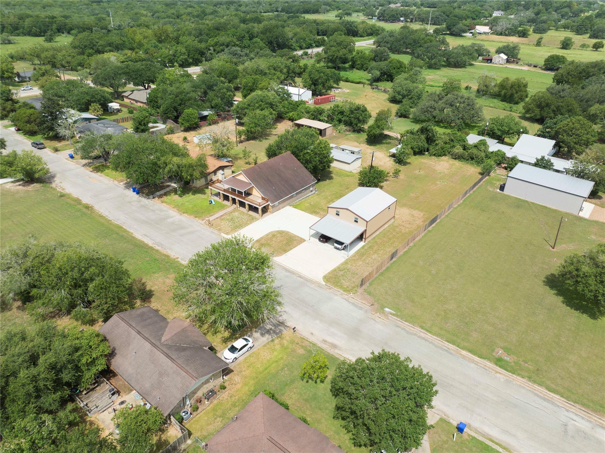 113 Thiele Dr, Yoakum, TX 77995