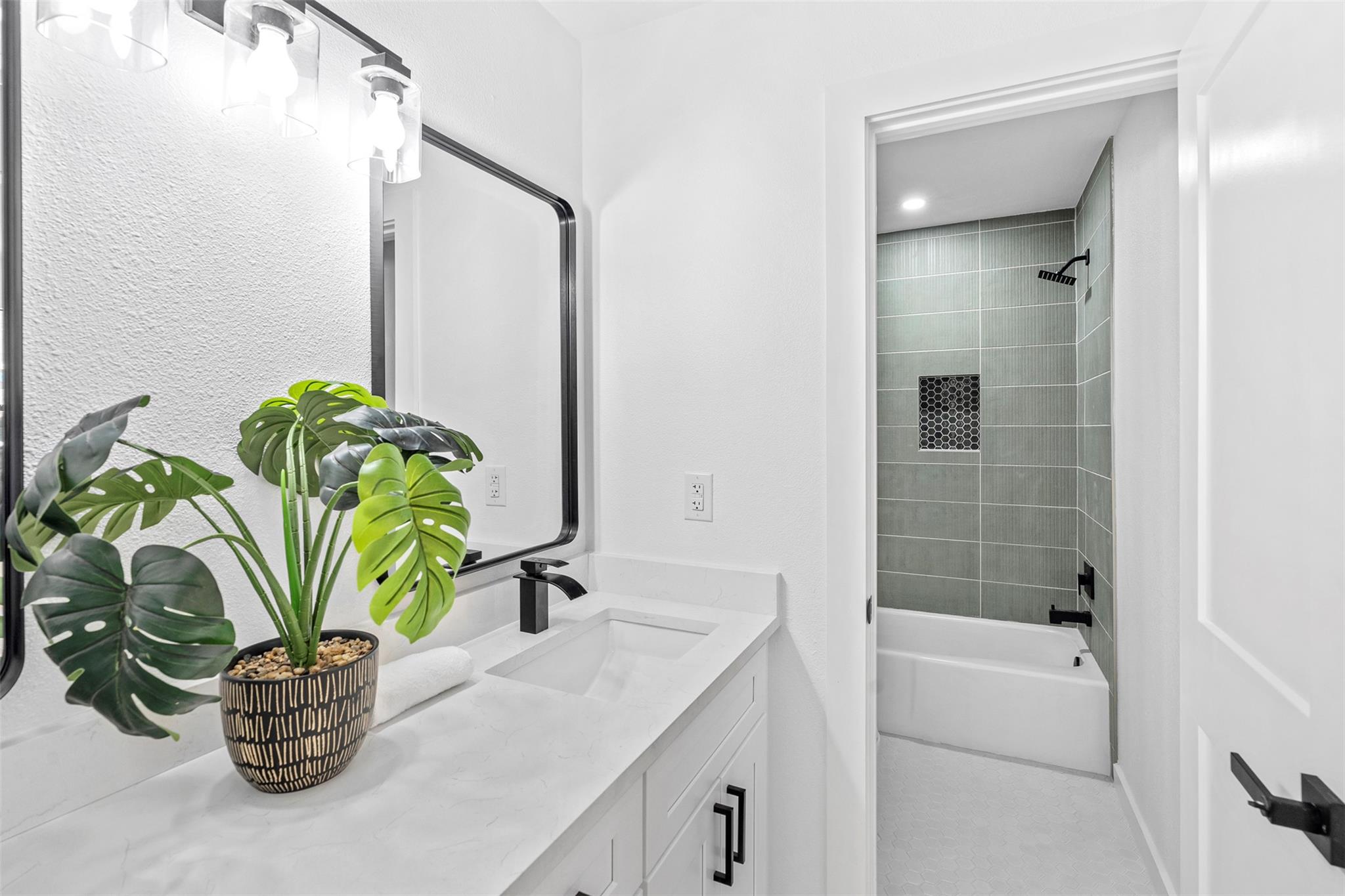 8518 FATHOM Cir # 131, Austin, TX 78750