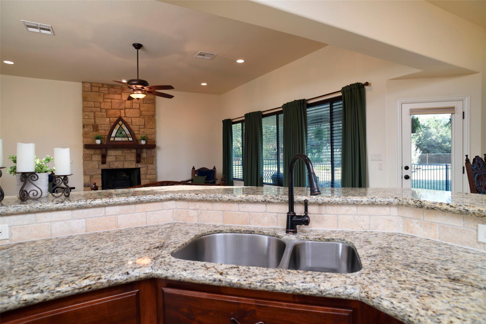 504 Pheasant Mdw, Liberty Hill, TX 78642