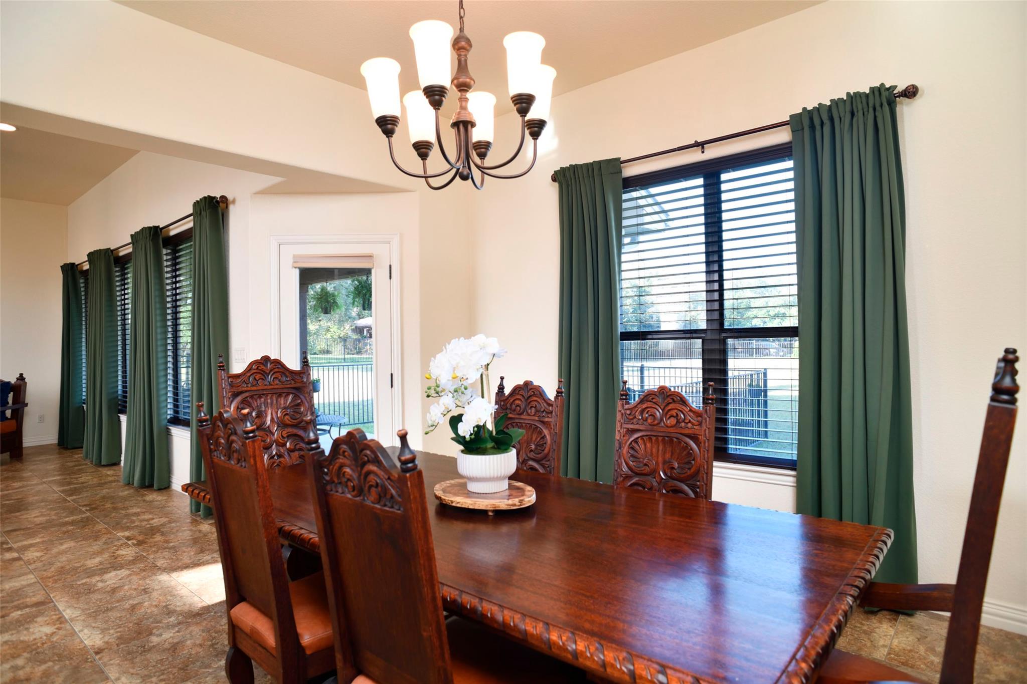 504 Pheasant Mdw, Liberty Hill, TX 78642