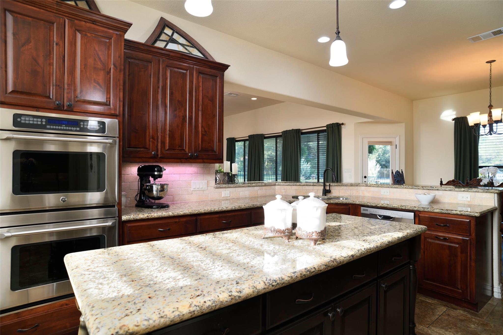 504 Pheasant Mdw, Liberty Hill, TX 78642