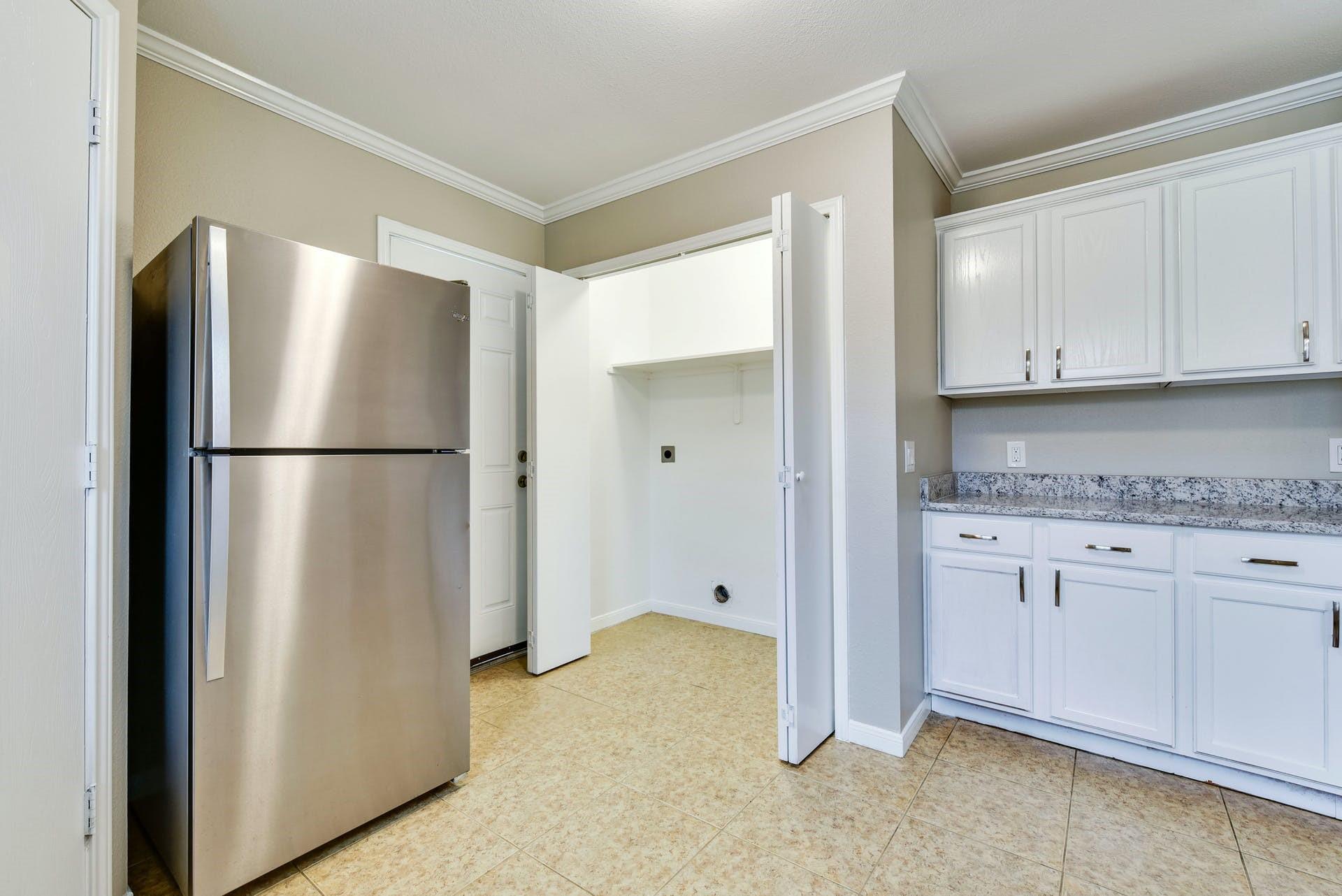 3000 Meadow Ln, Taylor, TX 76574