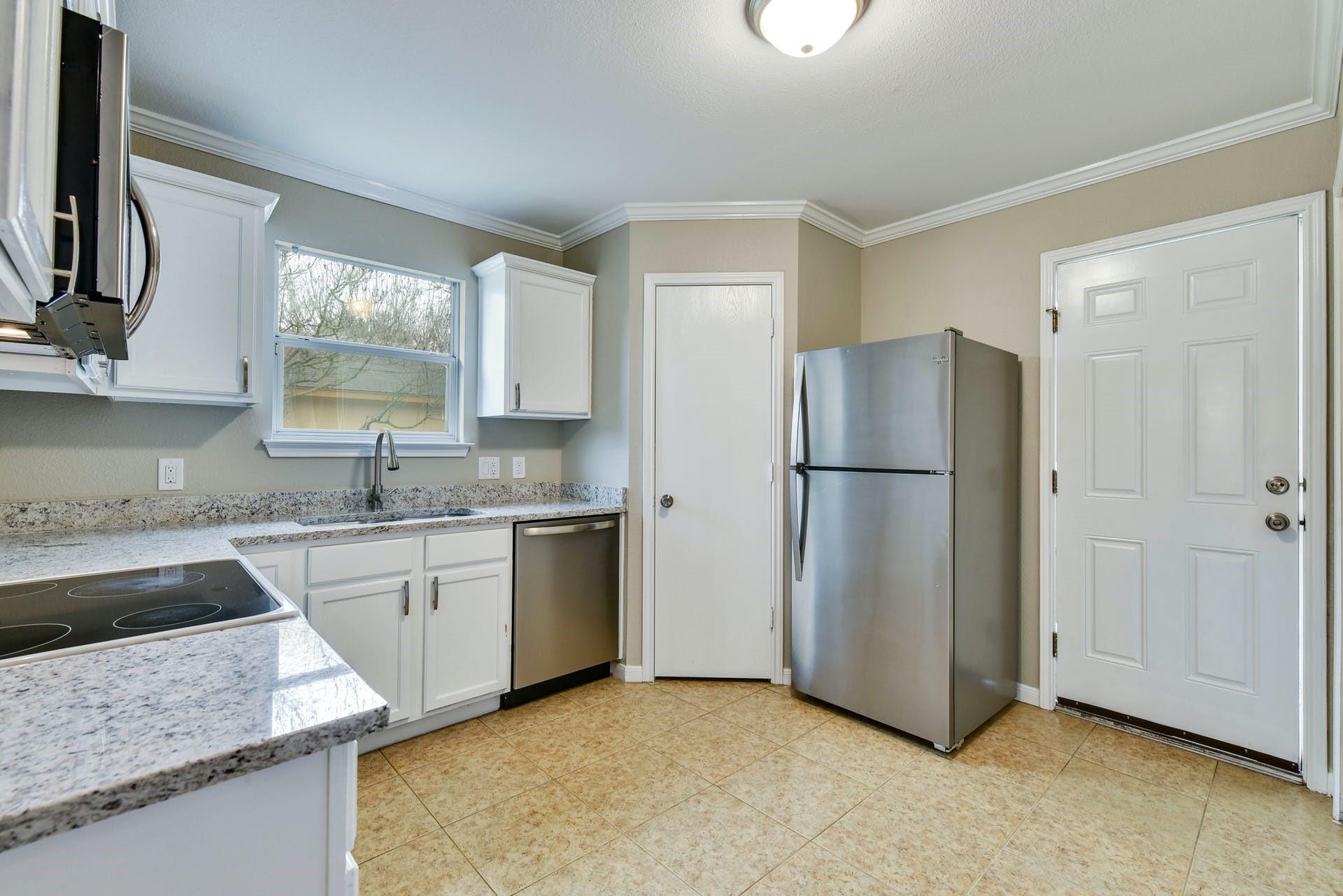 3000 Meadow Ln, Taylor, TX 76574