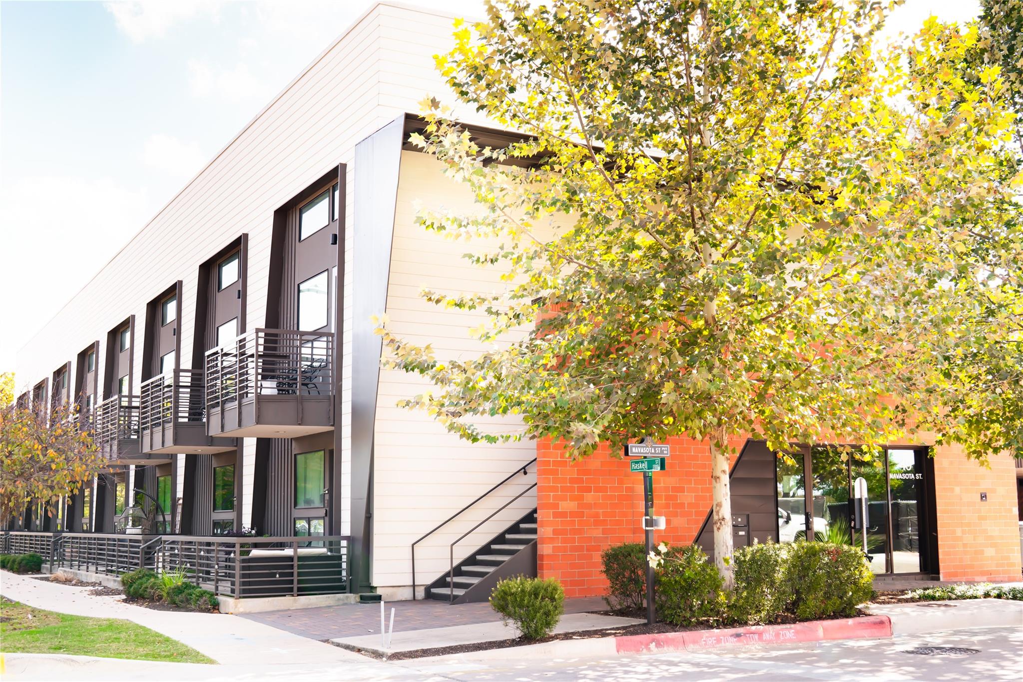 49 Navasota St # 202, Austin, TX 78702