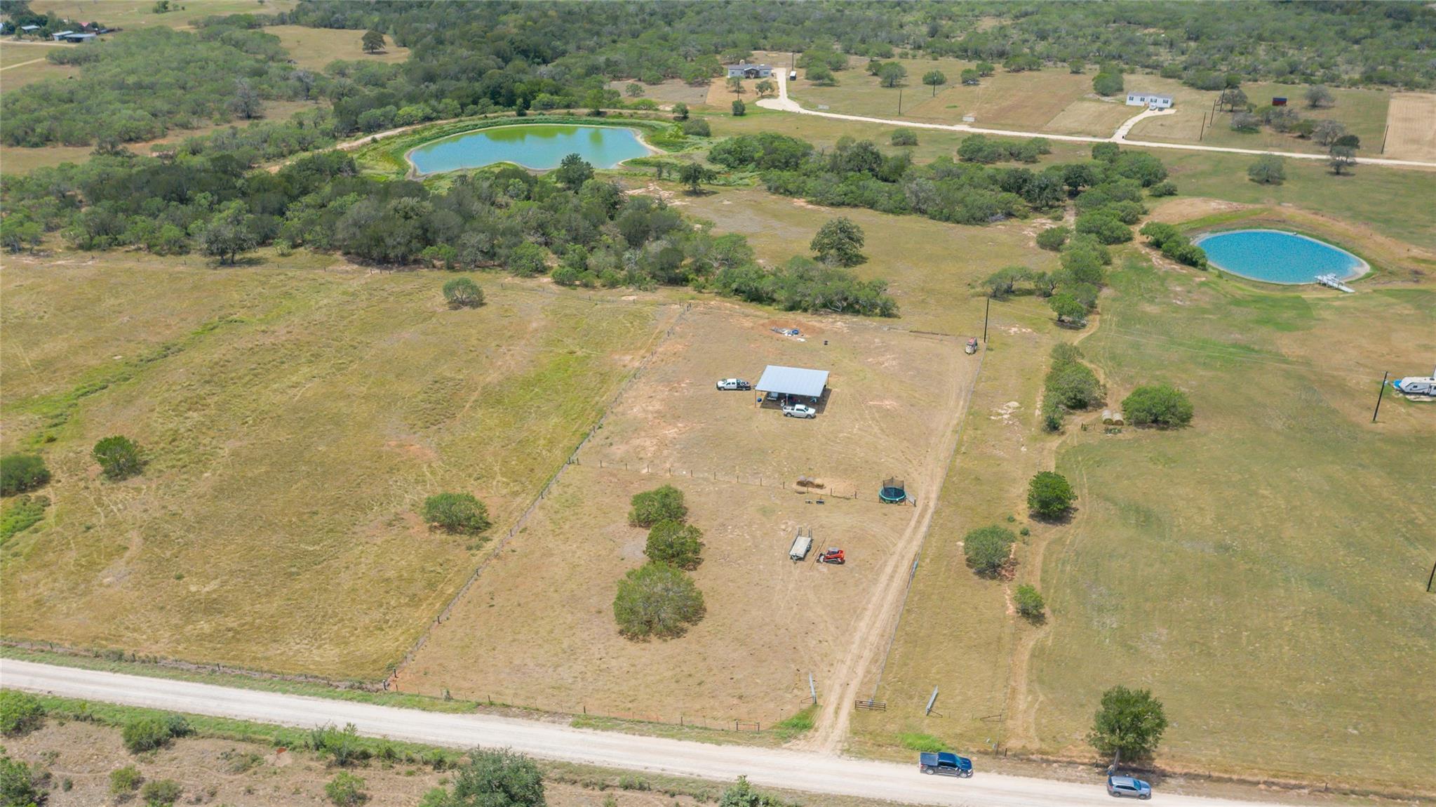 736 CR 421 Rd, Waelder, TX 78959