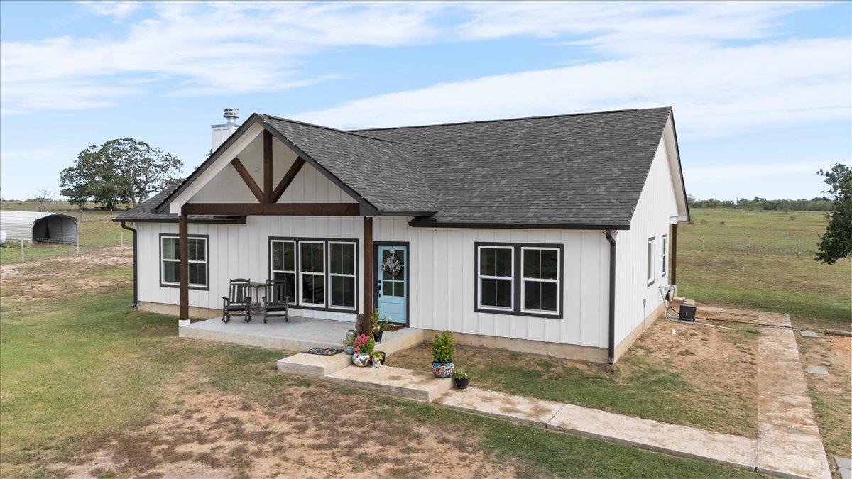 3389 Sparta Field Rd, Waelder, TX 78959