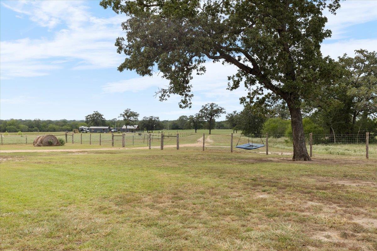 3389 Sparta Field Rd, Waelder, TX 78959