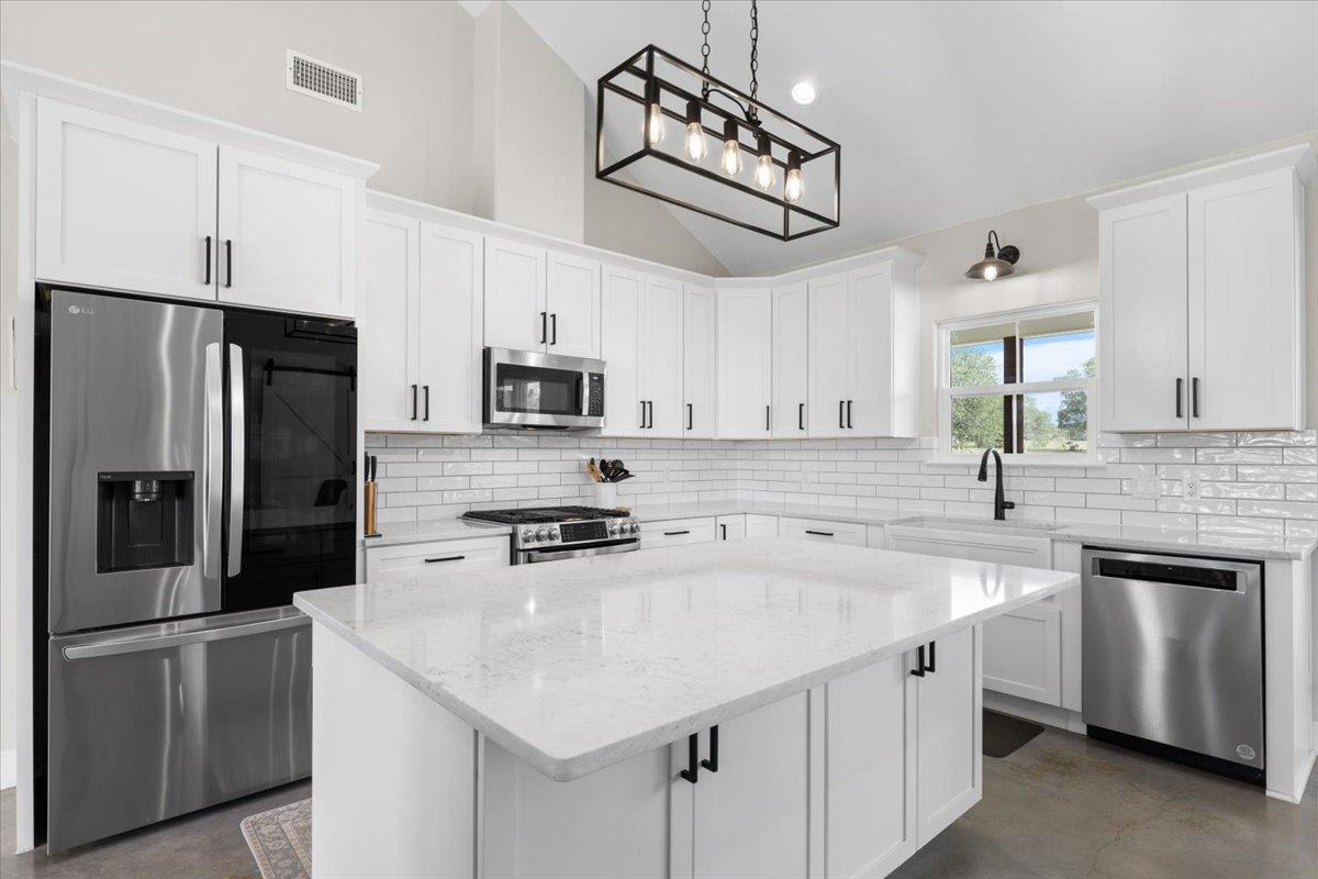 3389 Sparta Field Rd, Waelder, TX 78959