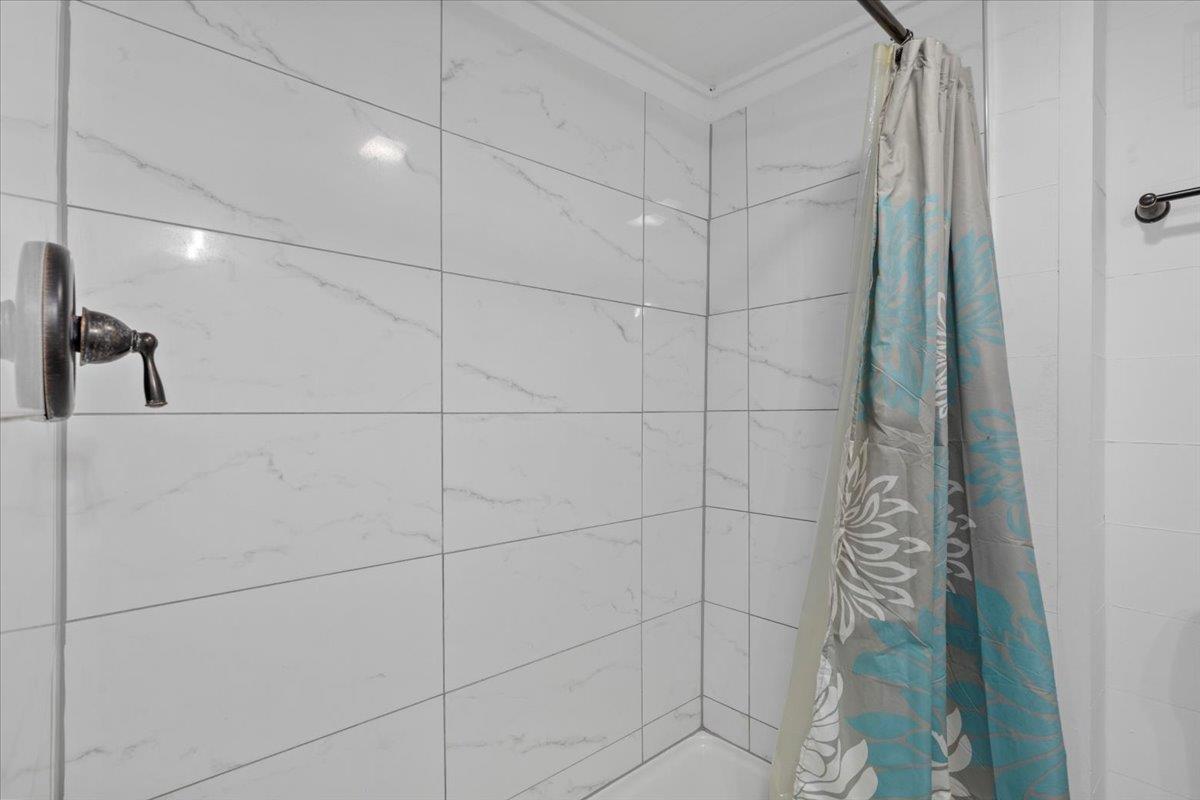 339 N Water St, La Grange, TX 78945