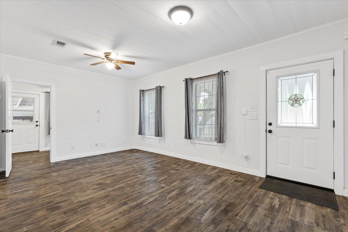 339 N Water St, La Grange, TX 78945